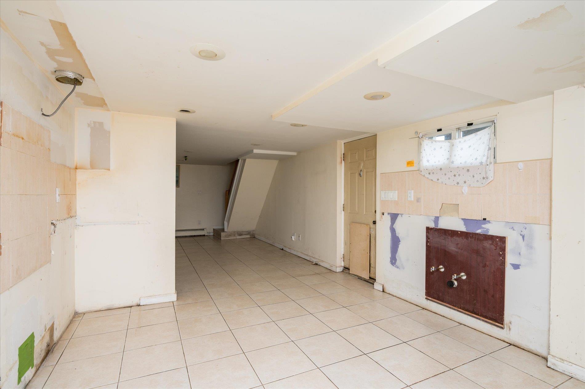 21 Silver Street, West Babylon, NY 11704