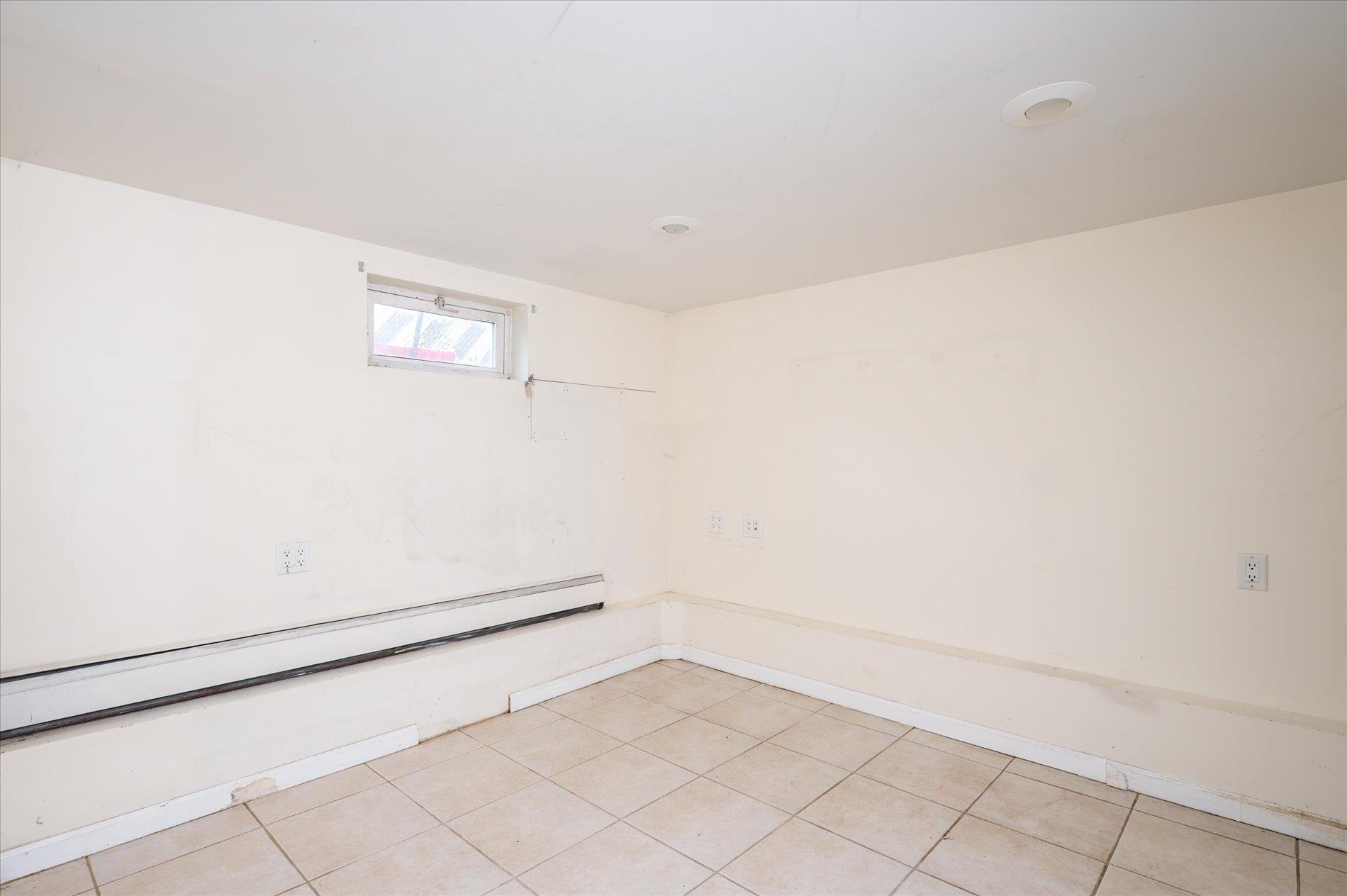 21 Silver Street, West Babylon, NY 11704