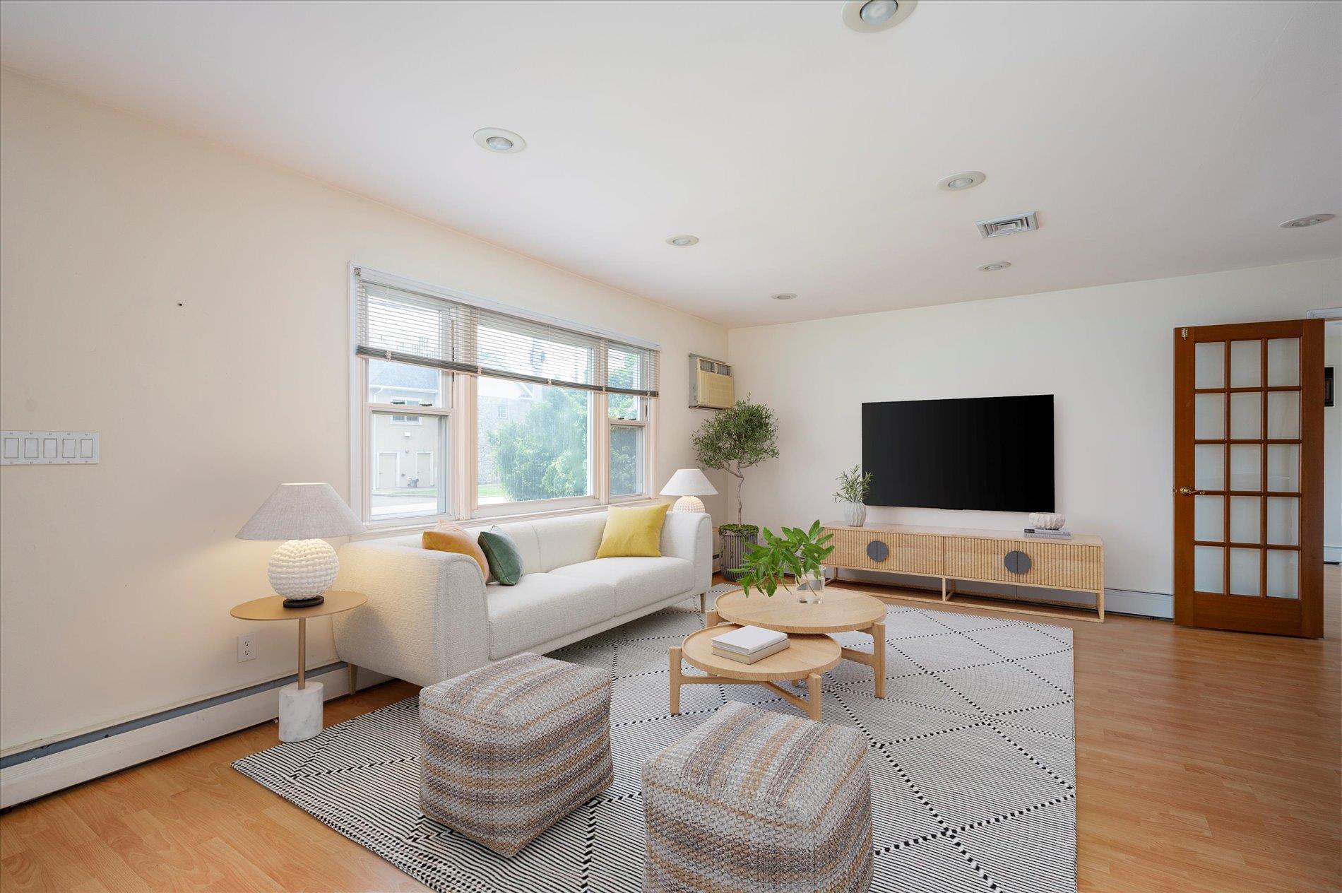 21 Silver Street, West Babylon, NY 11704