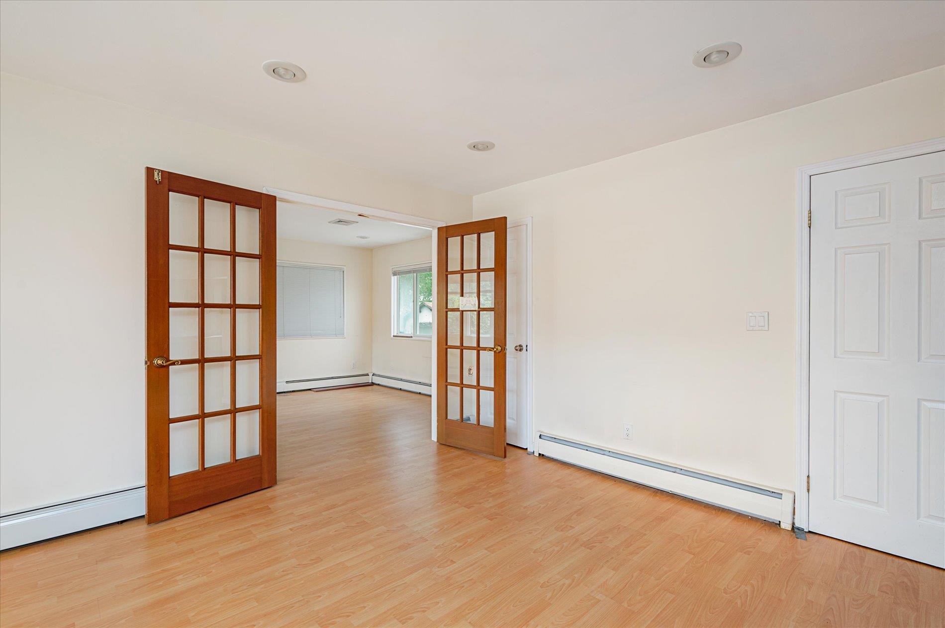 21 Silver Street, West Babylon, NY 11704