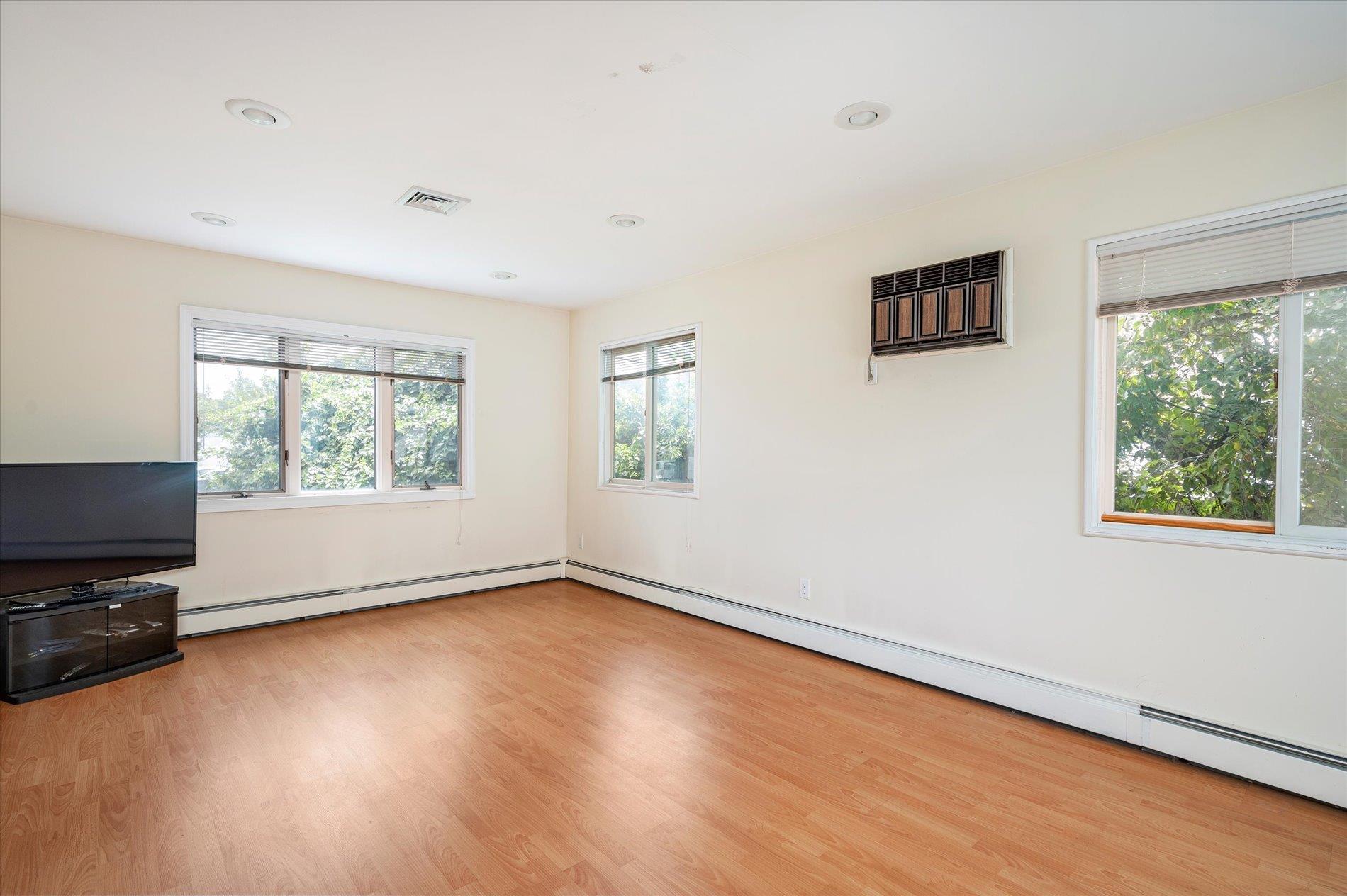 21 Silver Street, West Babylon, NY 11704