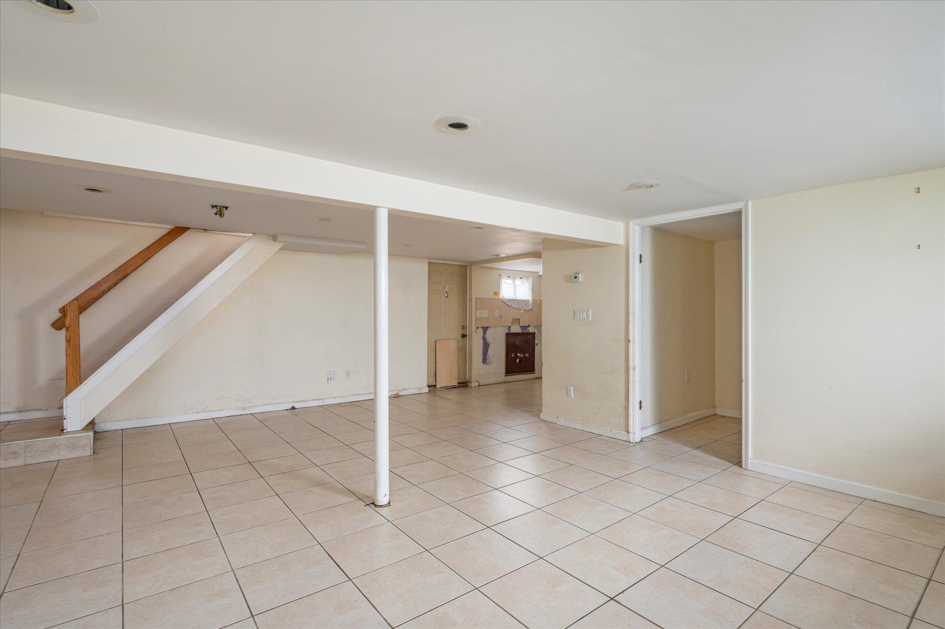 21 Silver Street, West Babylon, NY 11704