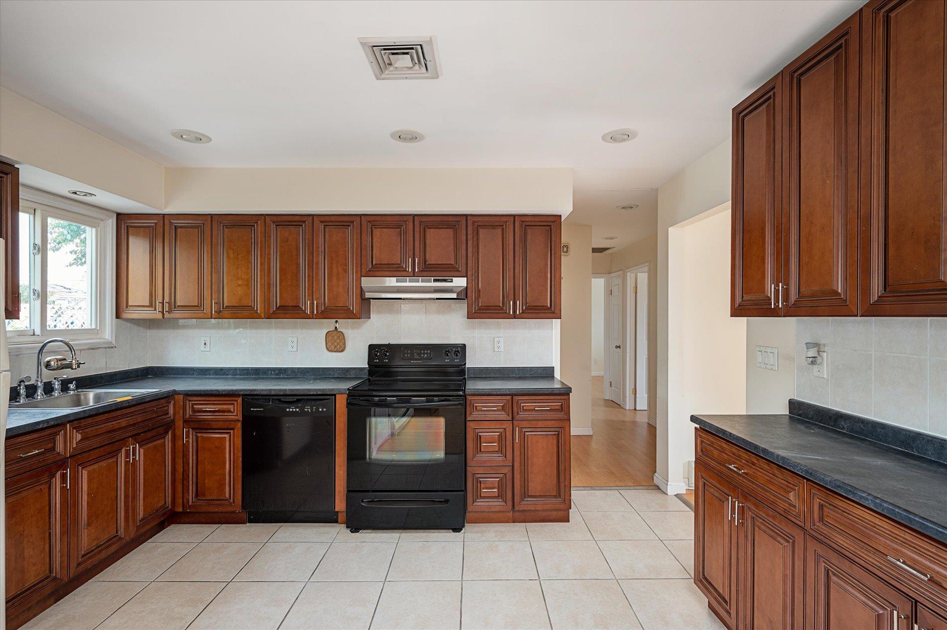 21 Silver Street, West Babylon, NY 11704