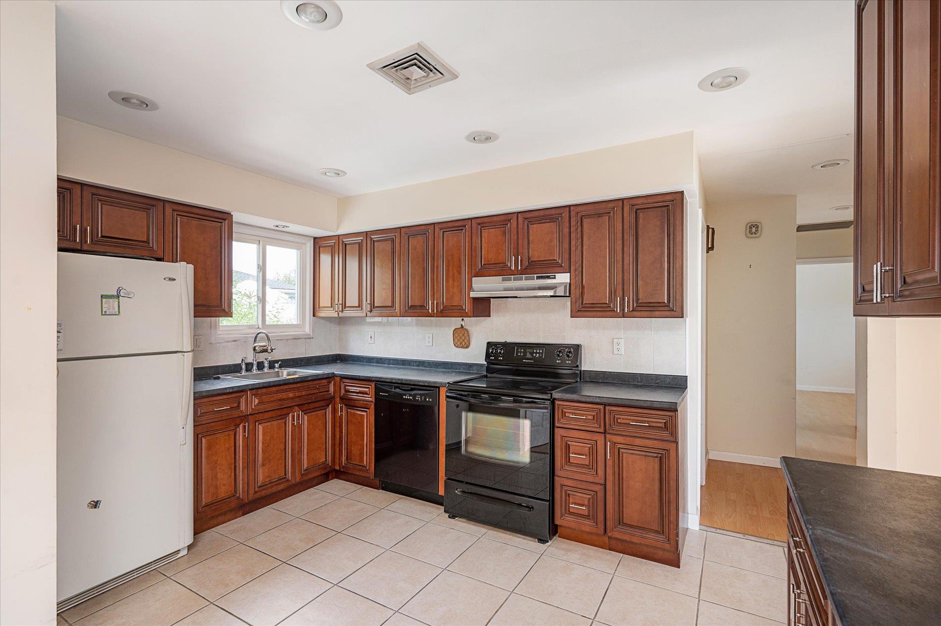 21 Silver Street, West Babylon, NY 11704