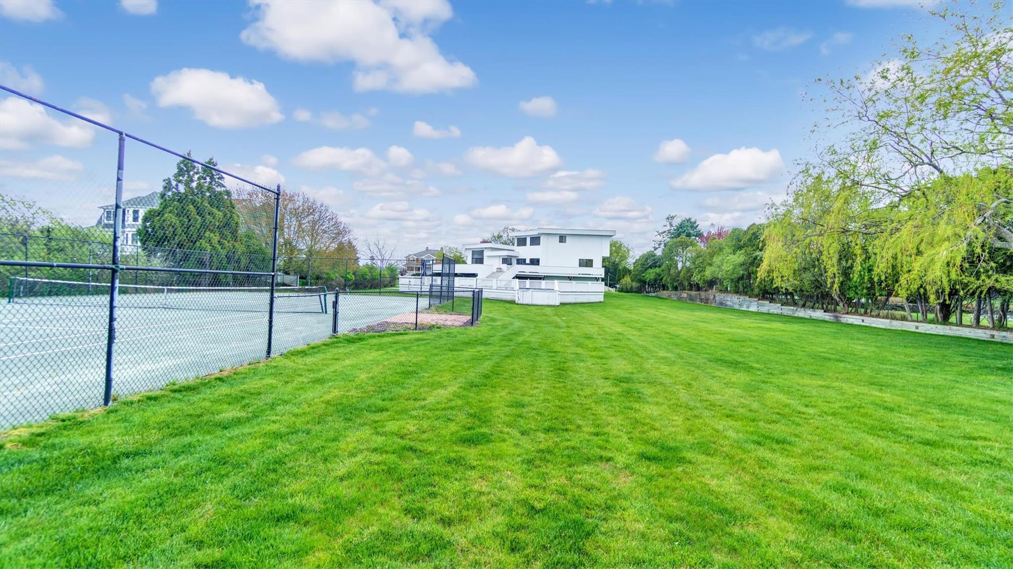 8 Stacy Drive, Westhampton Beach, NY 11978