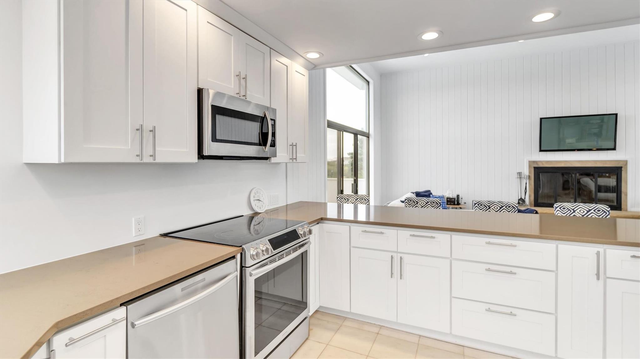 8 Stacy Drive, Westhampton Beach, NY 11978