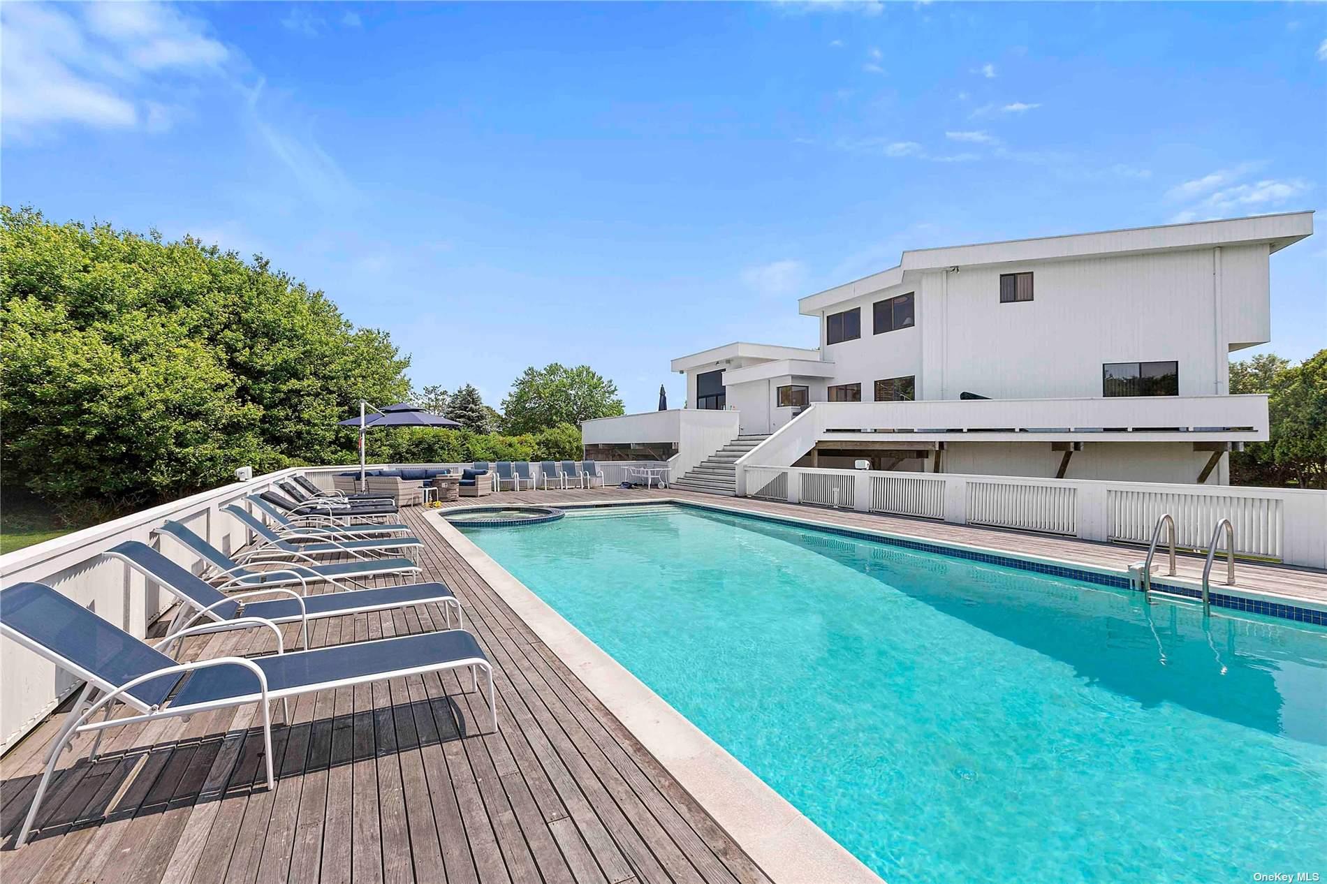 8 Stacy Drive, Westhampton Beach, NY 11978