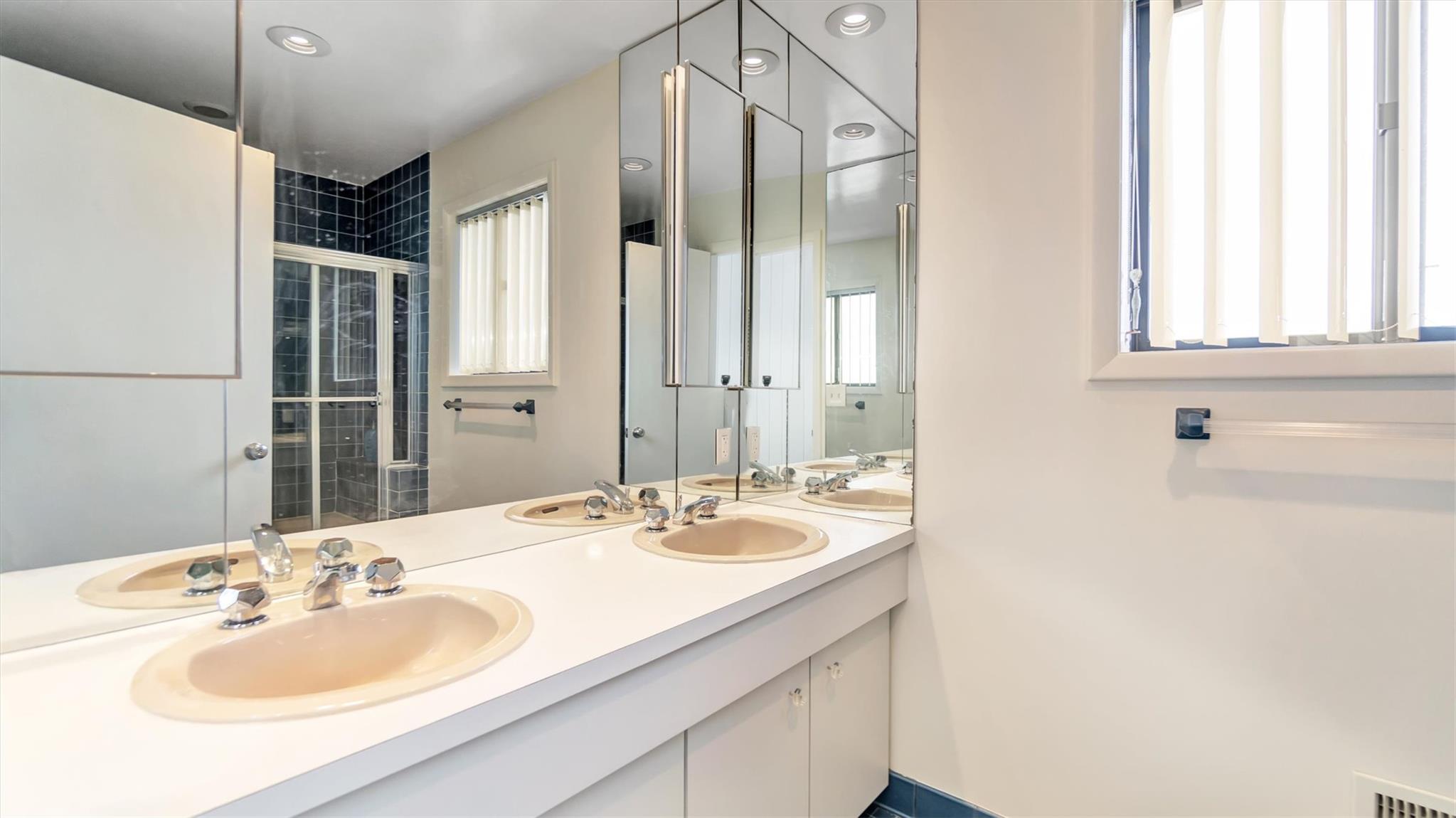 8 Stacy Drive, Westhampton Beach, NY 11978