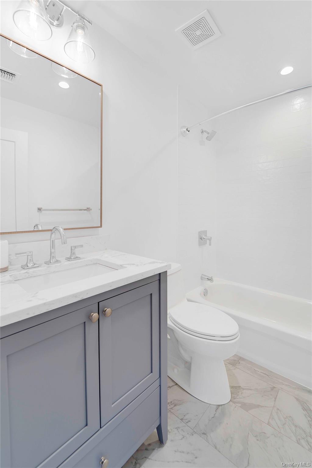 29 Gateway Court, Hampton Bays, NY 11946