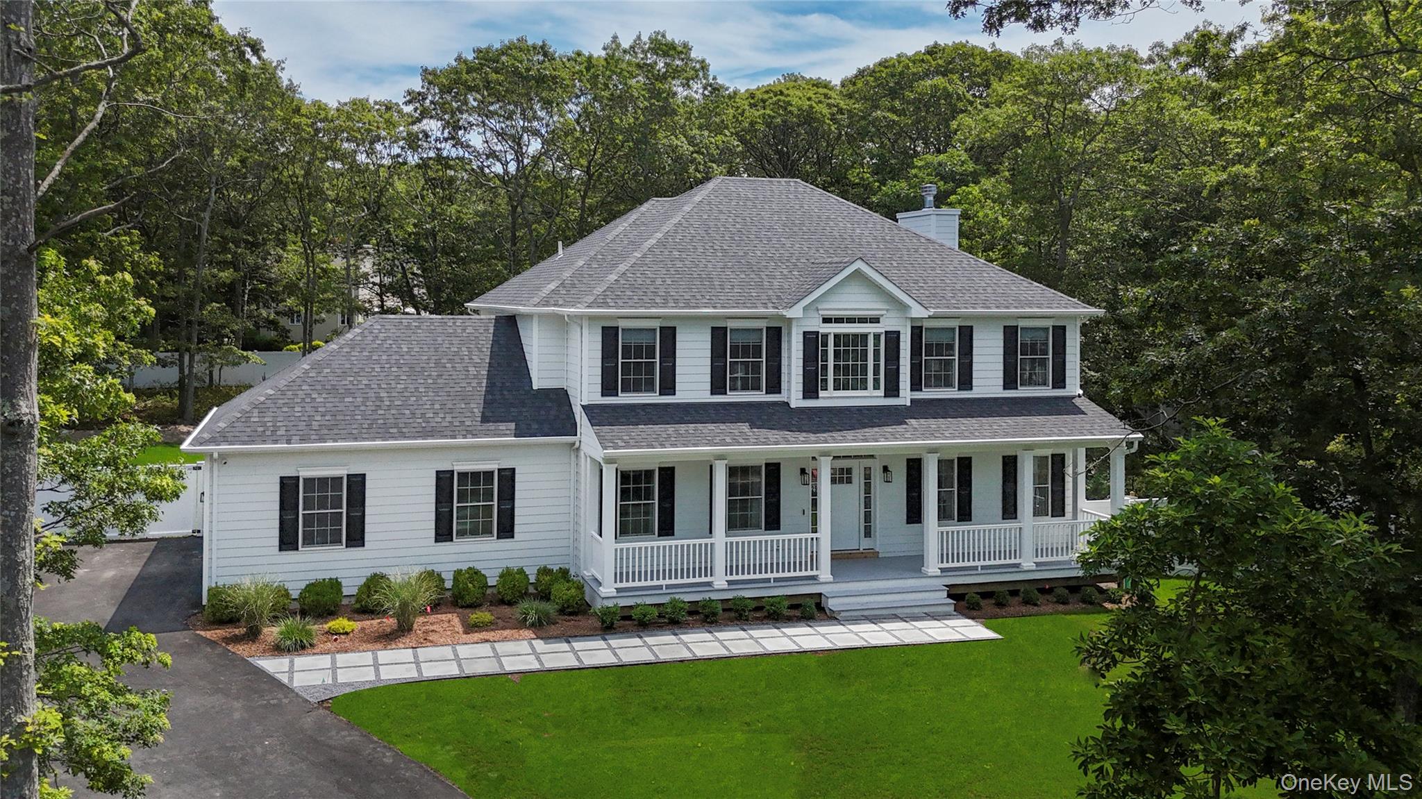 29 Gateway Court, Hampton Bays, NY 11946