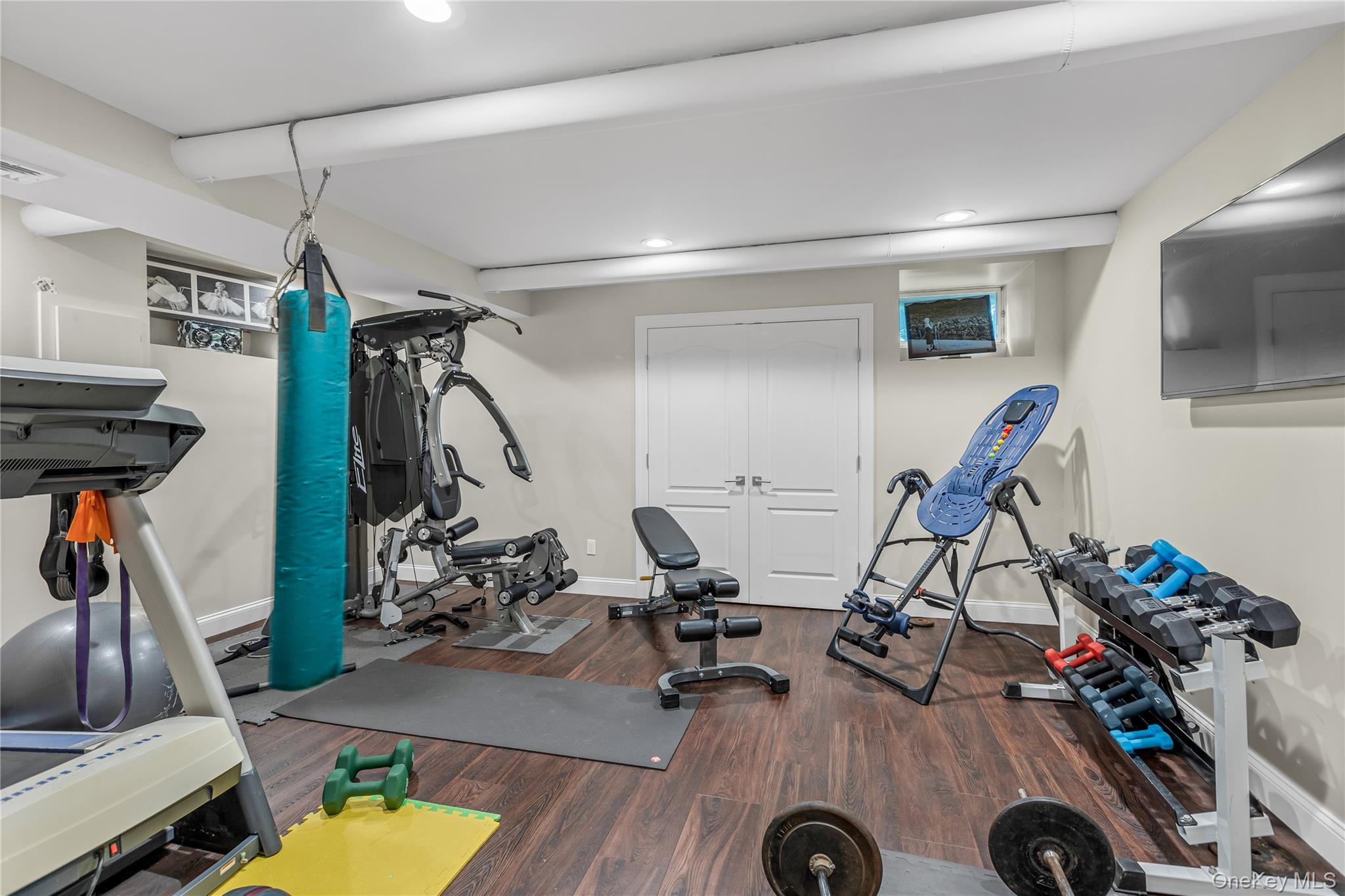 6 Fox Hunt Court, Huntington, NY 11743