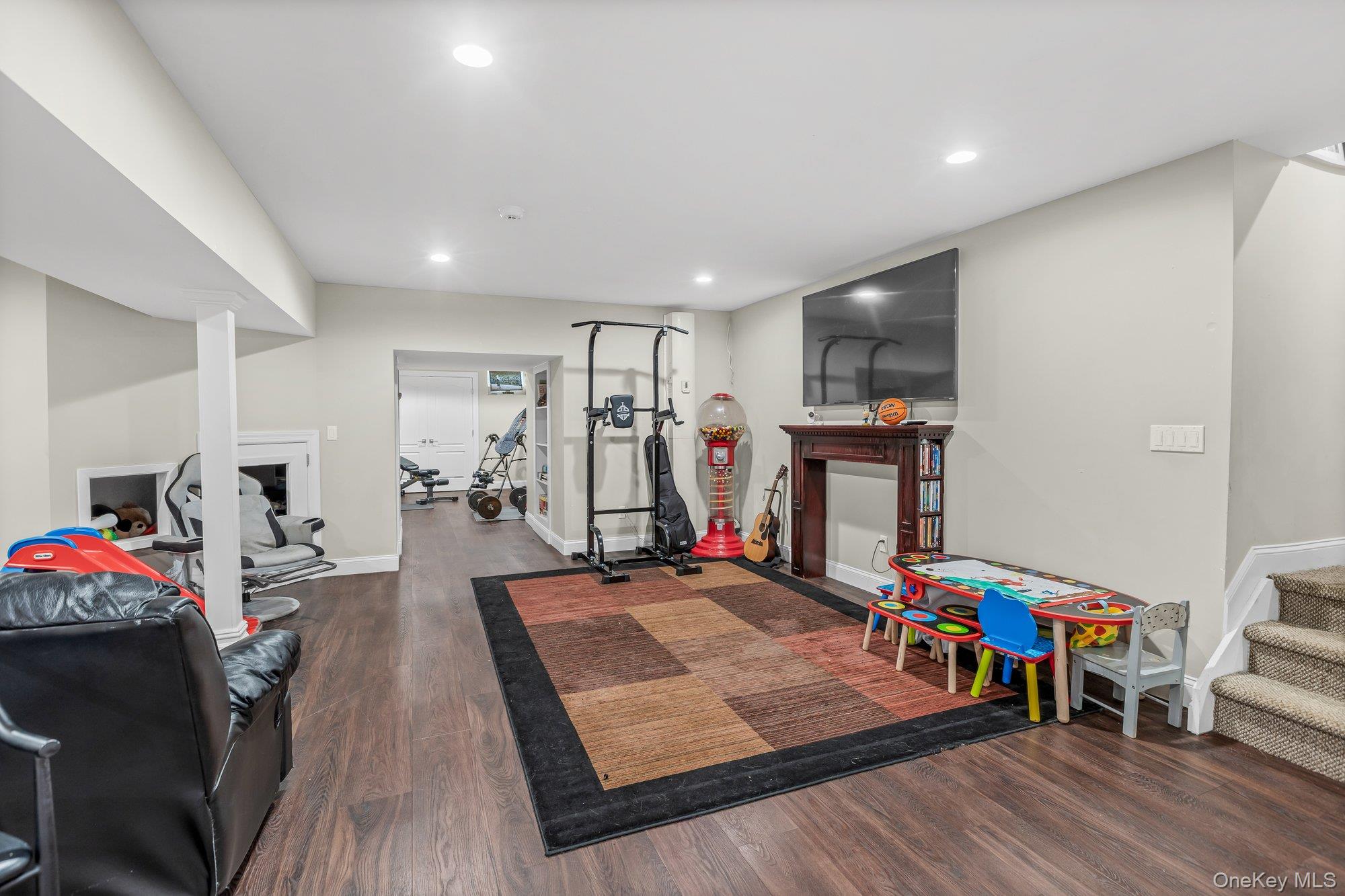 6 Fox Hunt Court, Huntington, NY 11743