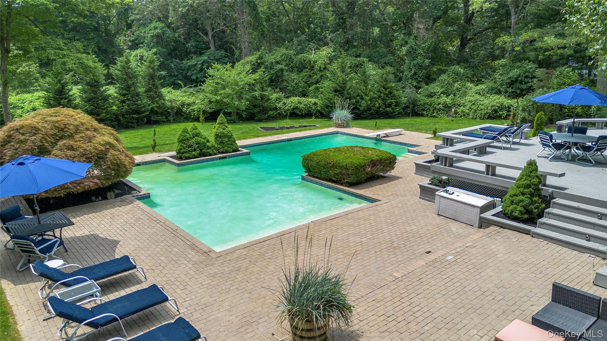 6 Fox Hunt Court, Huntington, NY 11743