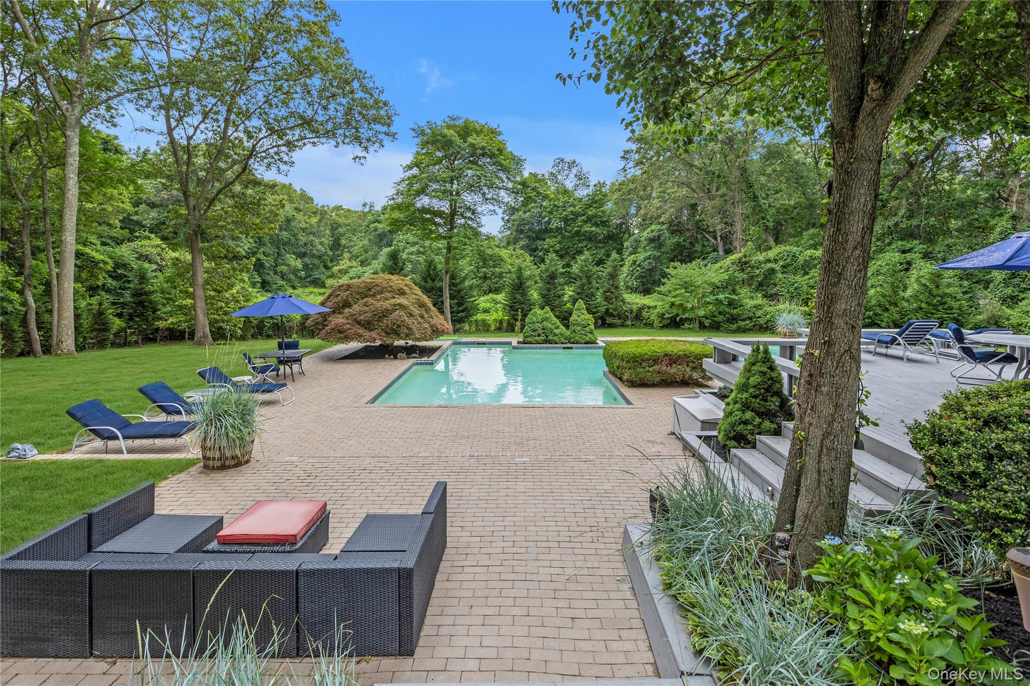 6 Fox Hunt Court, Huntington, NY 11743