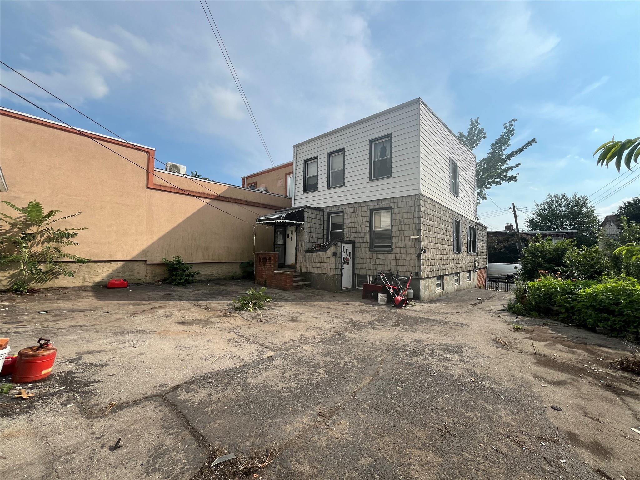 5611 Remsen Place, Maspeth, NY 11378