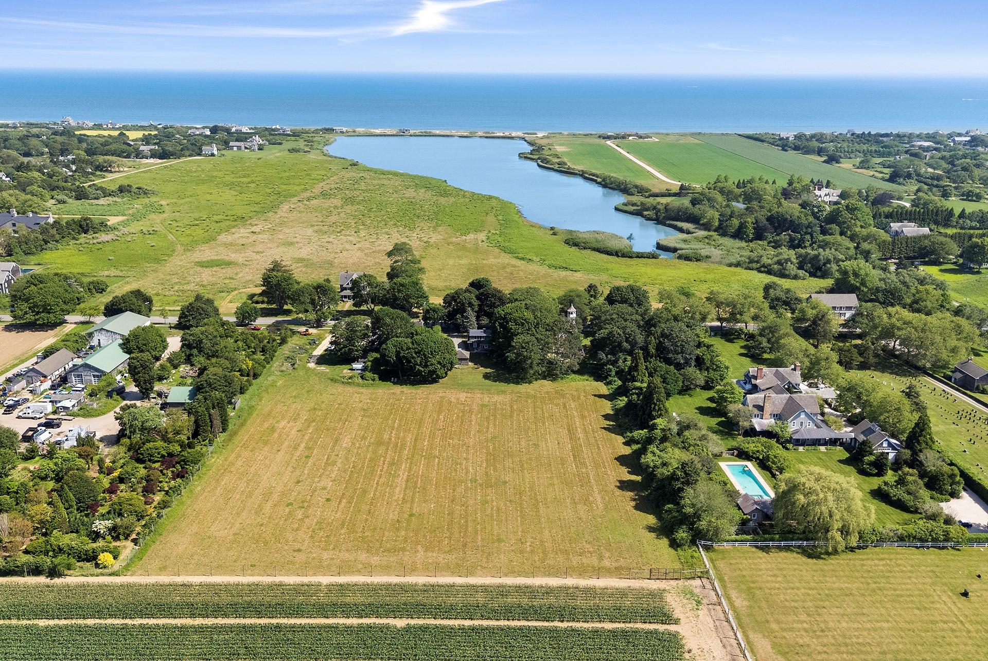 75 Wainscott Main, Wainscott, NY 11975