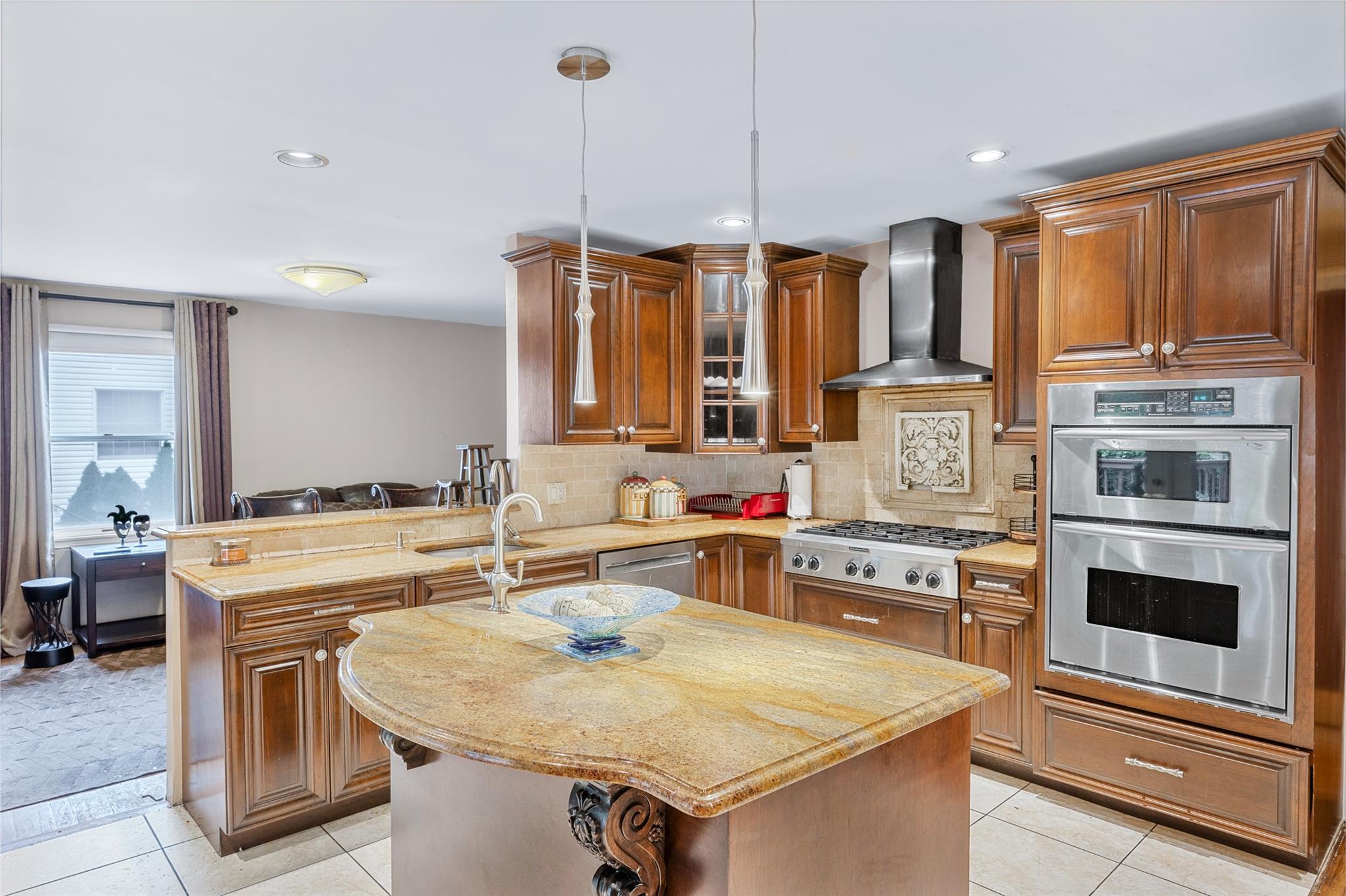 266 Park Avenue, Westbury, NY 11590