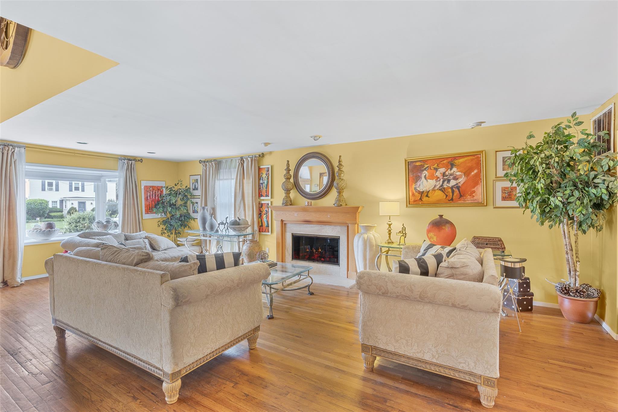 266 Park Avenue, Westbury, NY 11590