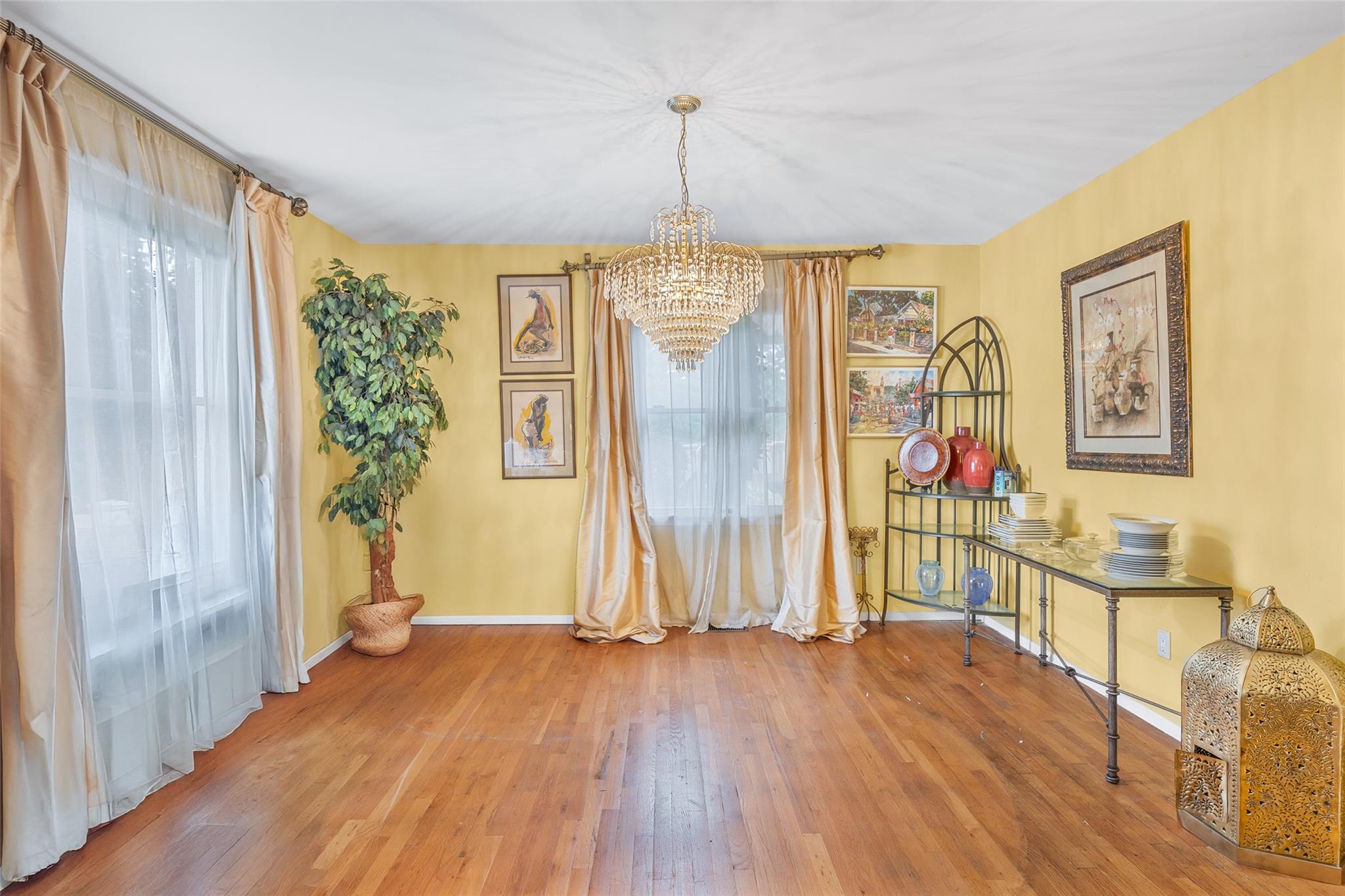 266 Park Avenue, Westbury, NY 11590