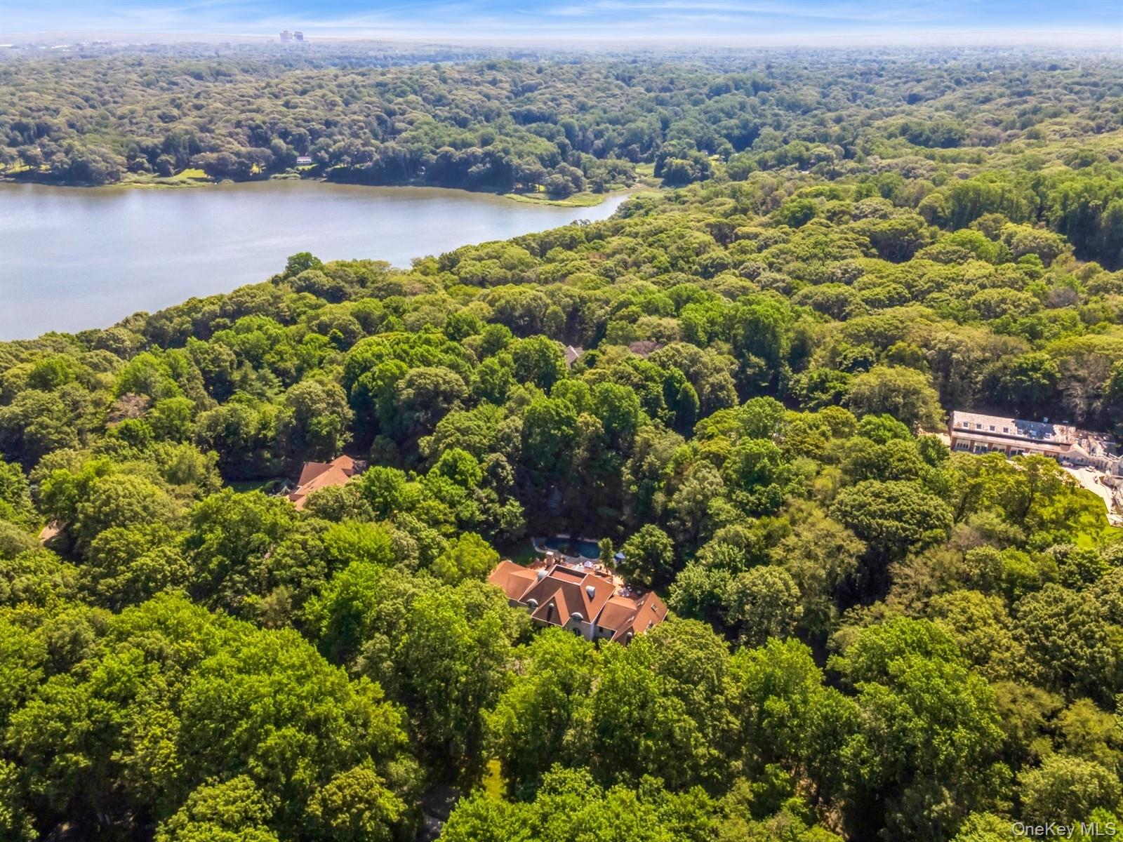 9 Swan Place, Nissequogue, NY 11780