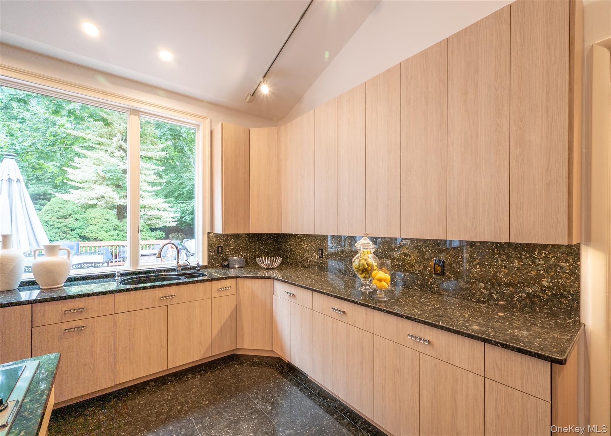 9 Swan Place, Nissequogue, NY 11780