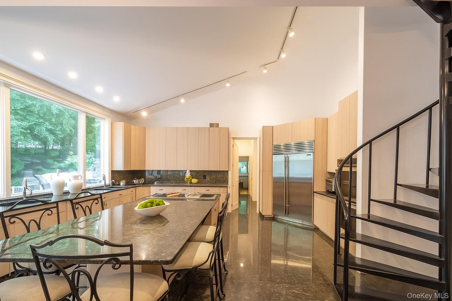 9 Swan Place, Nissequogue, NY 11780