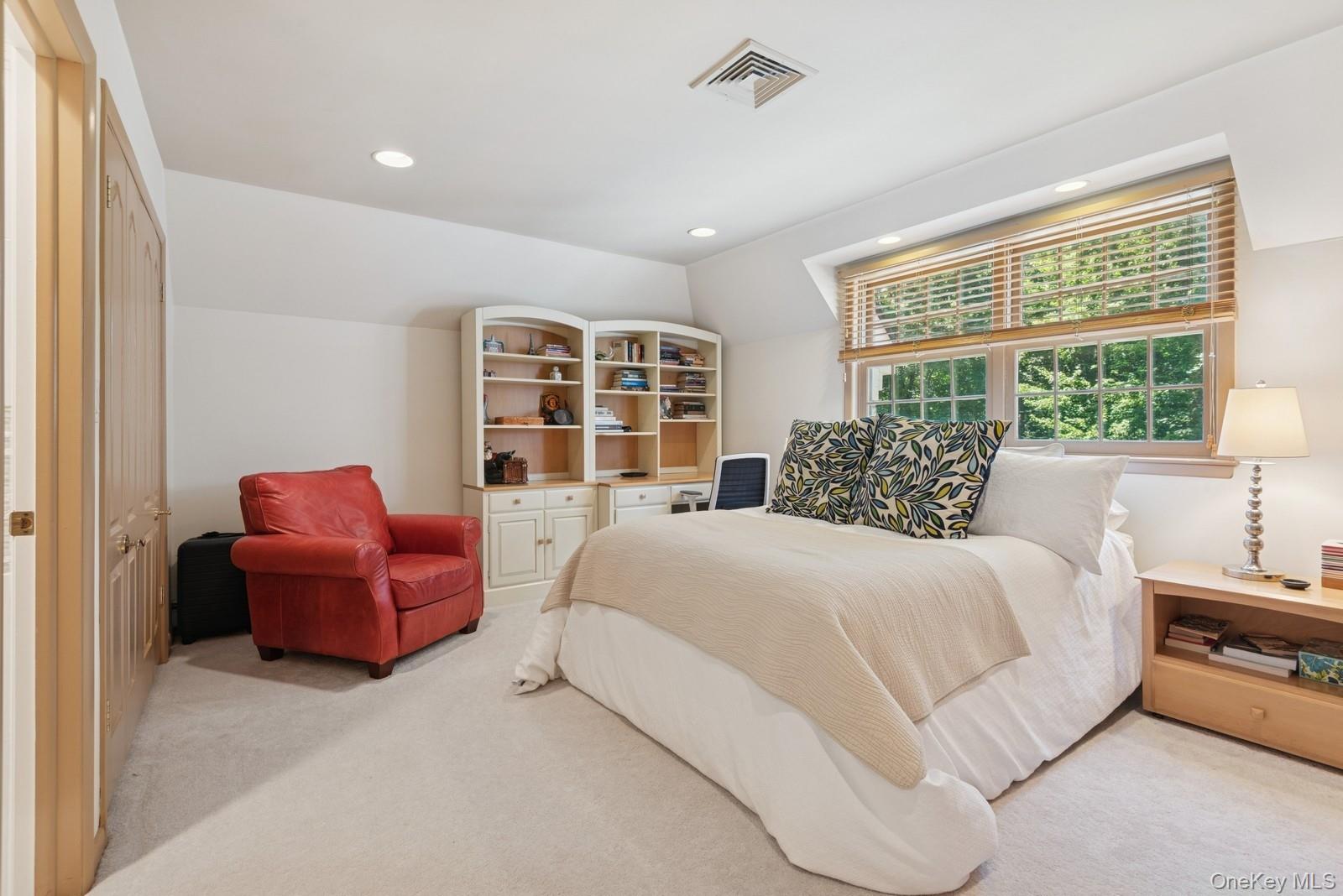 9 Swan Place, Nissequogue, NY 11780