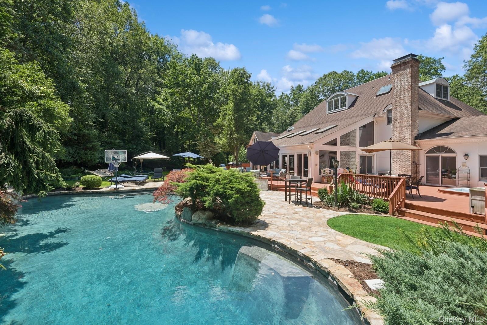 9 Swan Place, Nissequogue, NY 11780