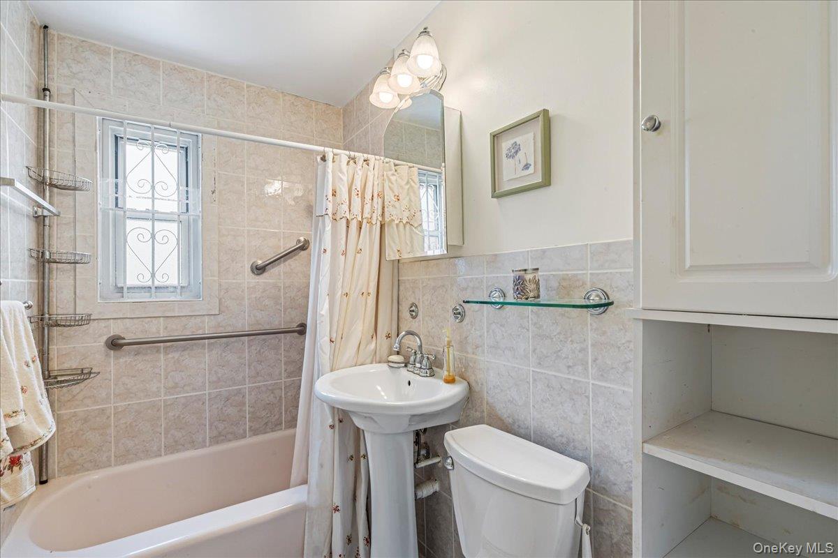 131-44 Laurelton Parkway # Lower, Rosedale, NY 11422