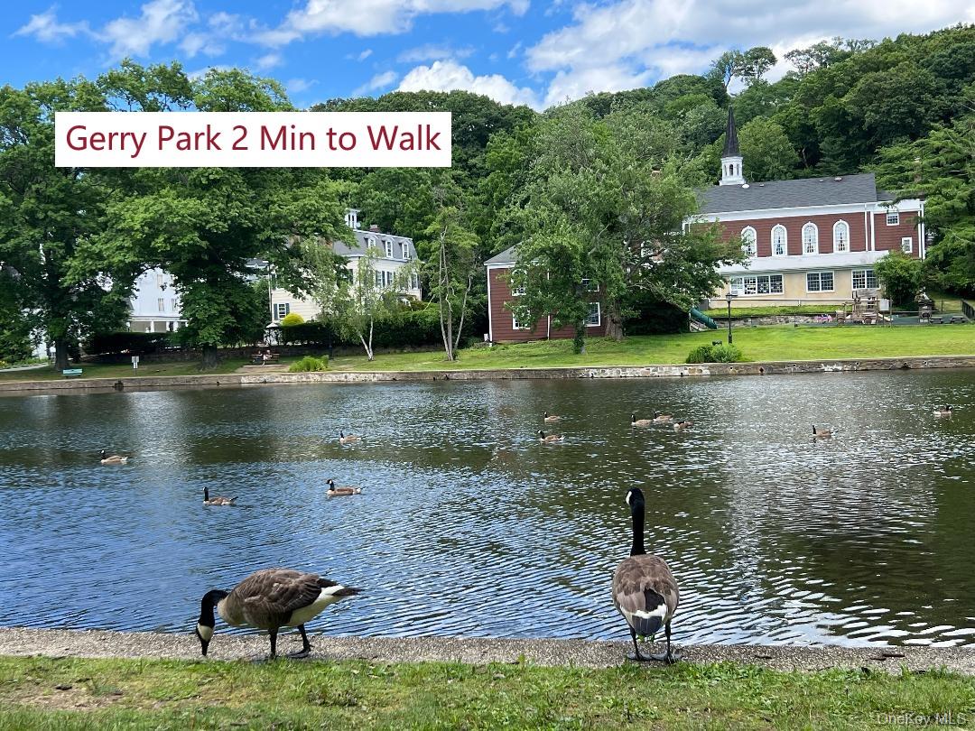 90 E Broadway, Roslyn, NY 11576