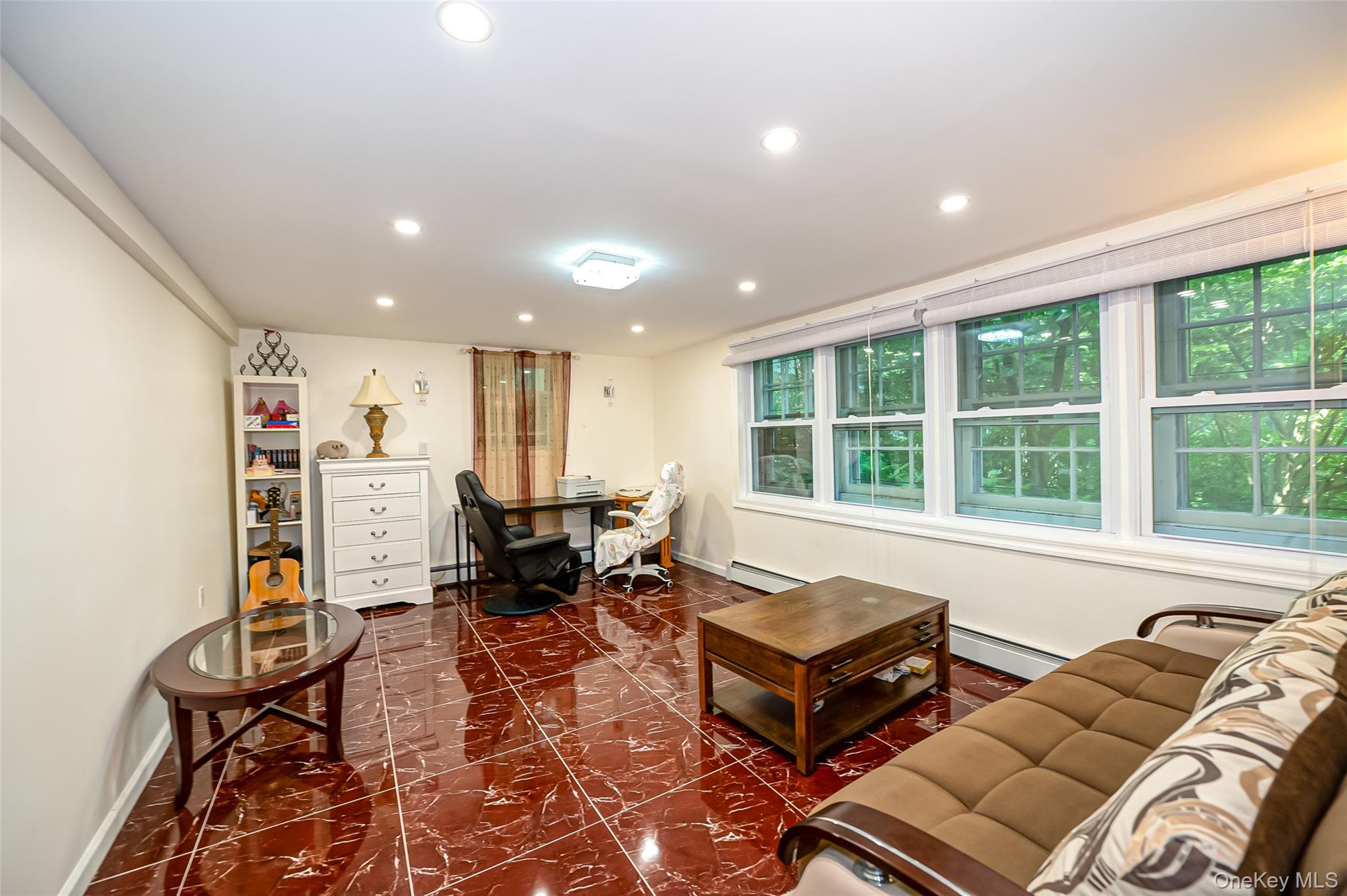 90 E Broadway, Roslyn, NY 11576