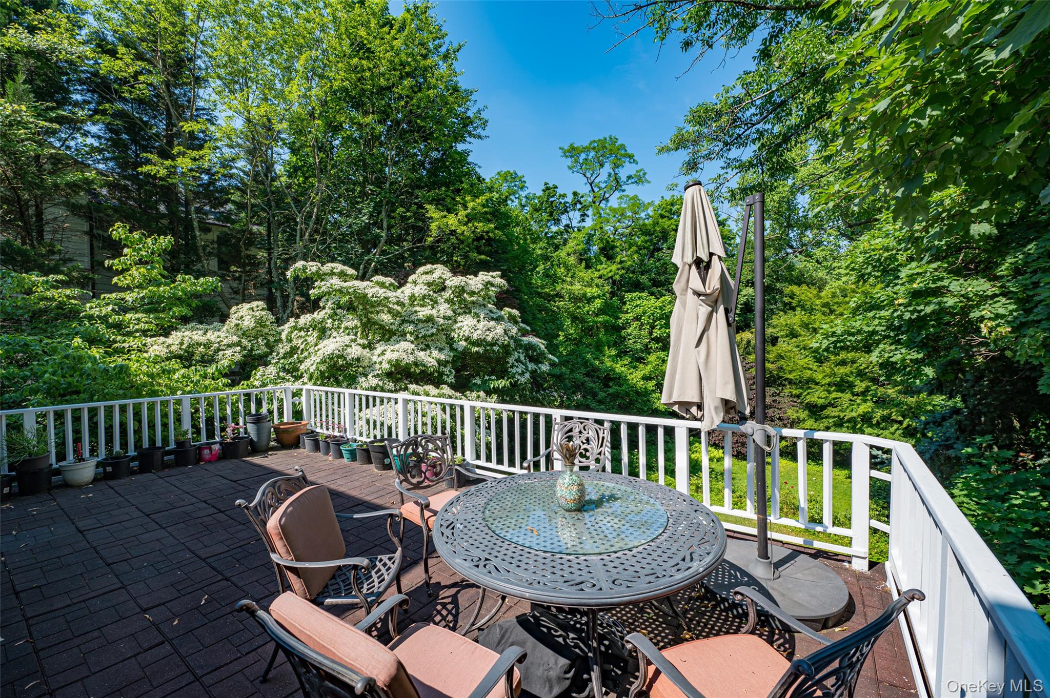 90 E Broadway, Roslyn, NY 11576