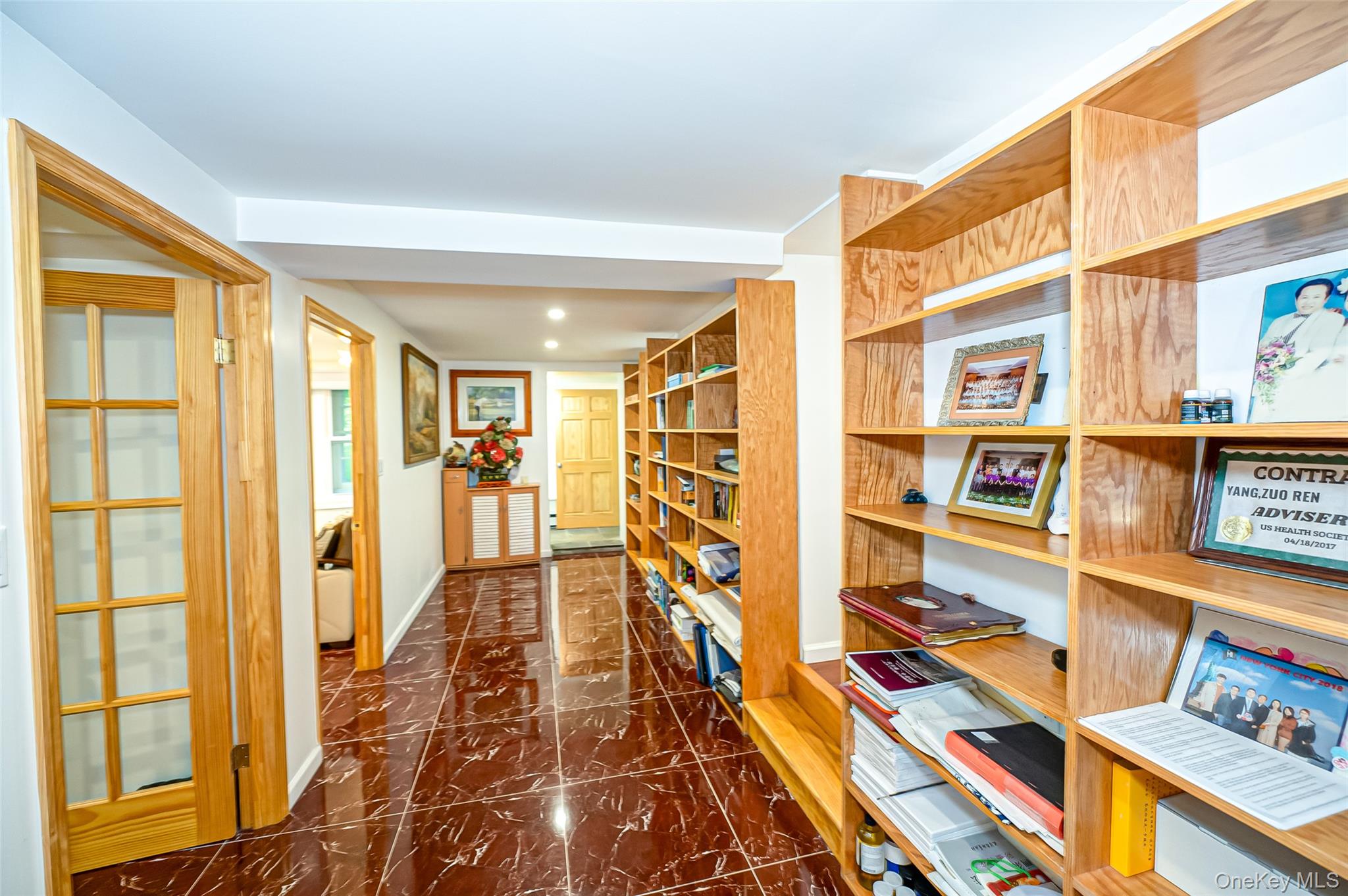 90 E Broadway, Roslyn, NY 11576