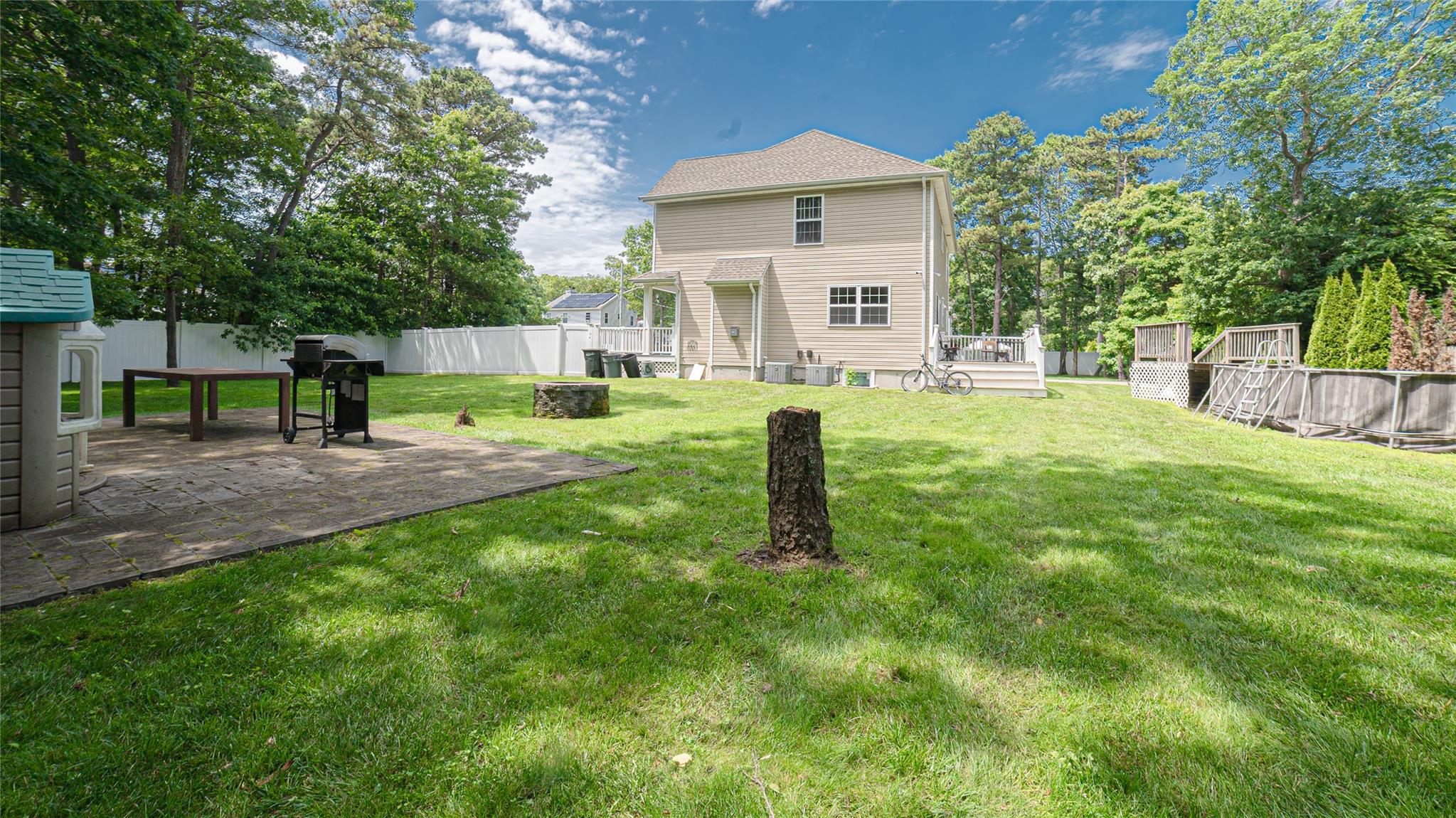 5 Ormond Place, Mastic, NY 11950