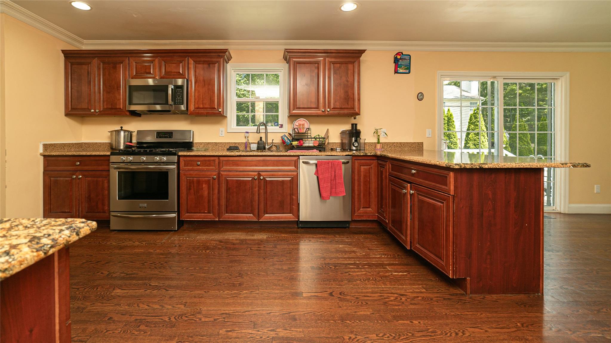 5 Ormond Place, Mastic, NY 11950