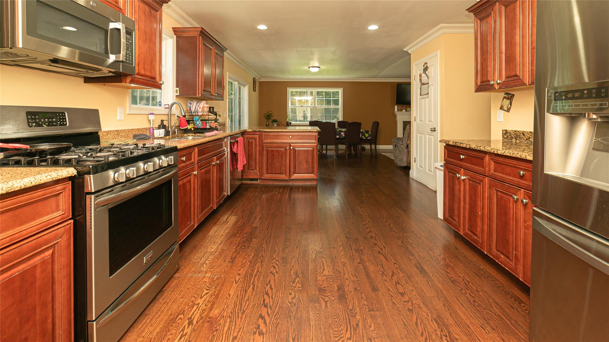 5 Ormond Place, Mastic, NY 11950