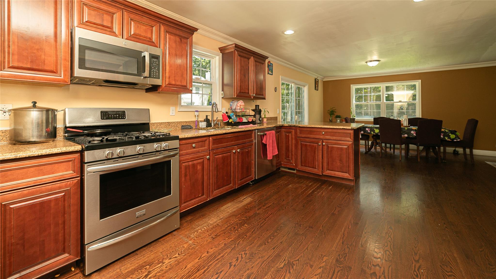 5 Ormond Place, Mastic, NY 11950