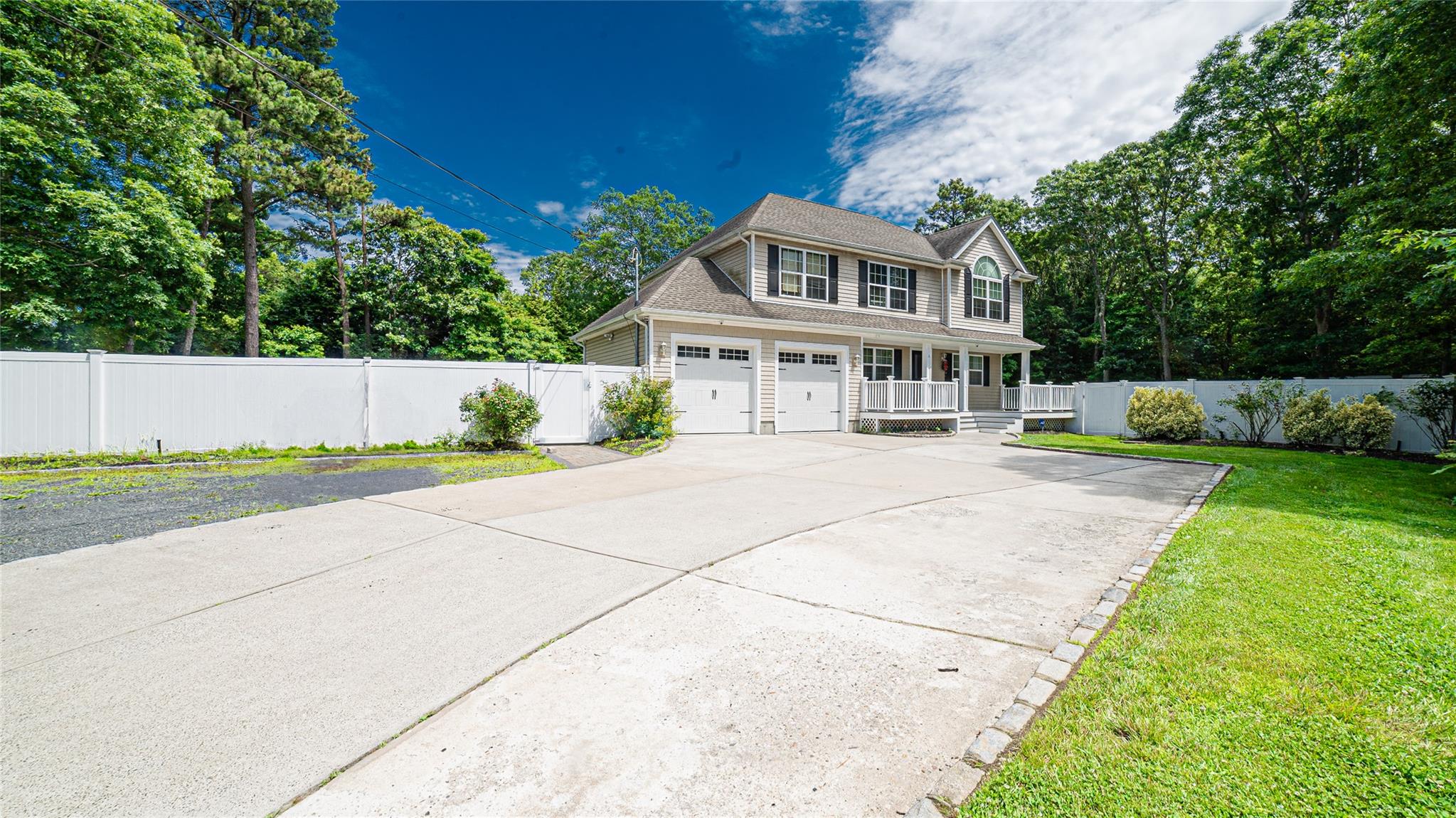 5 Ormond Place, Mastic, NY 11950