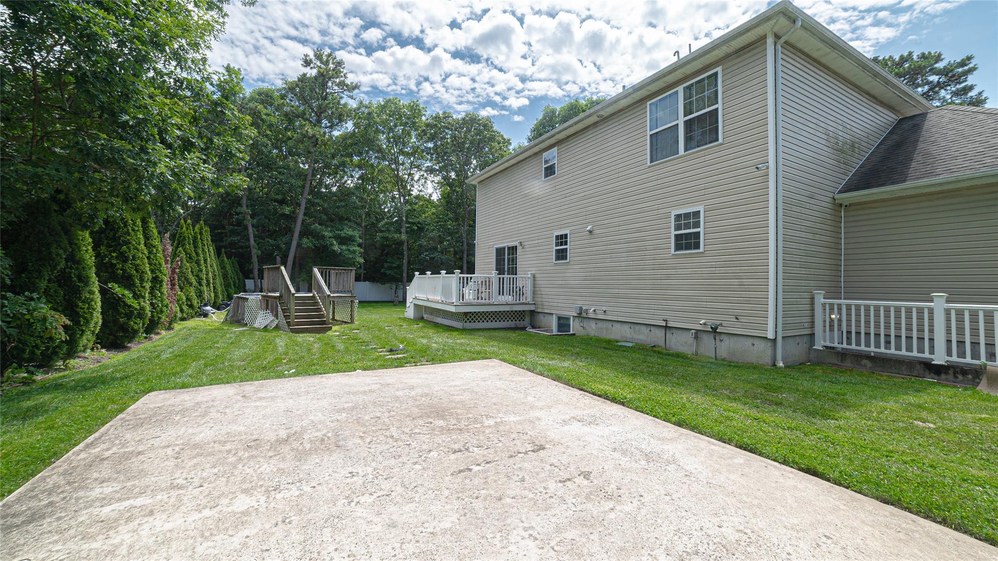 5 Ormond Place, Mastic, NY 11950