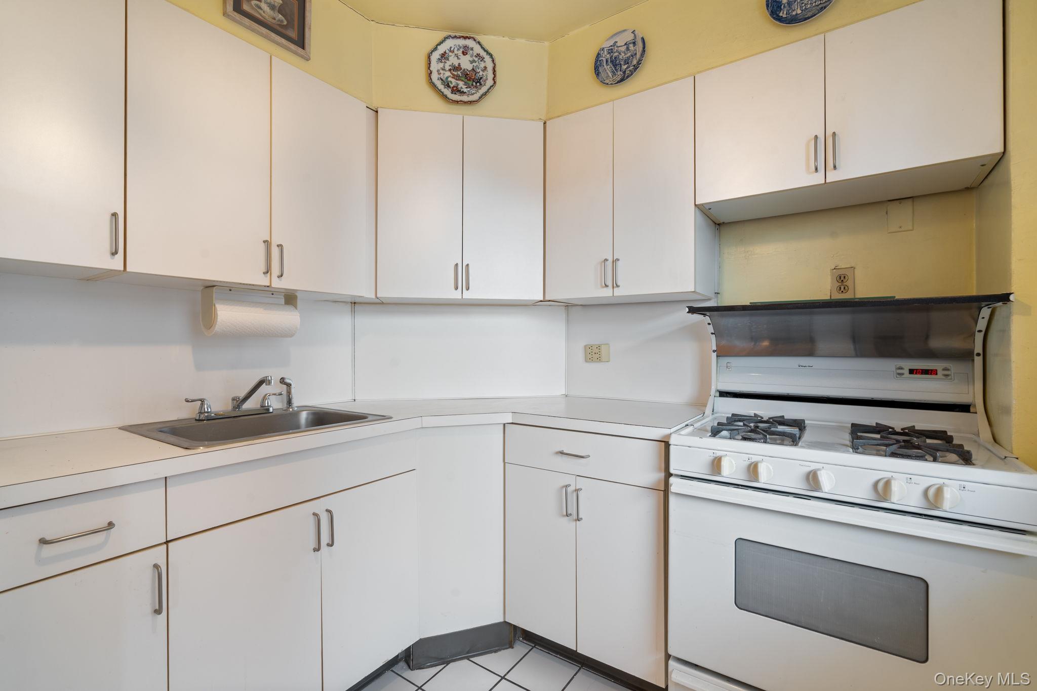61-15 97th Street # 12H, Rego Park, NY 11374