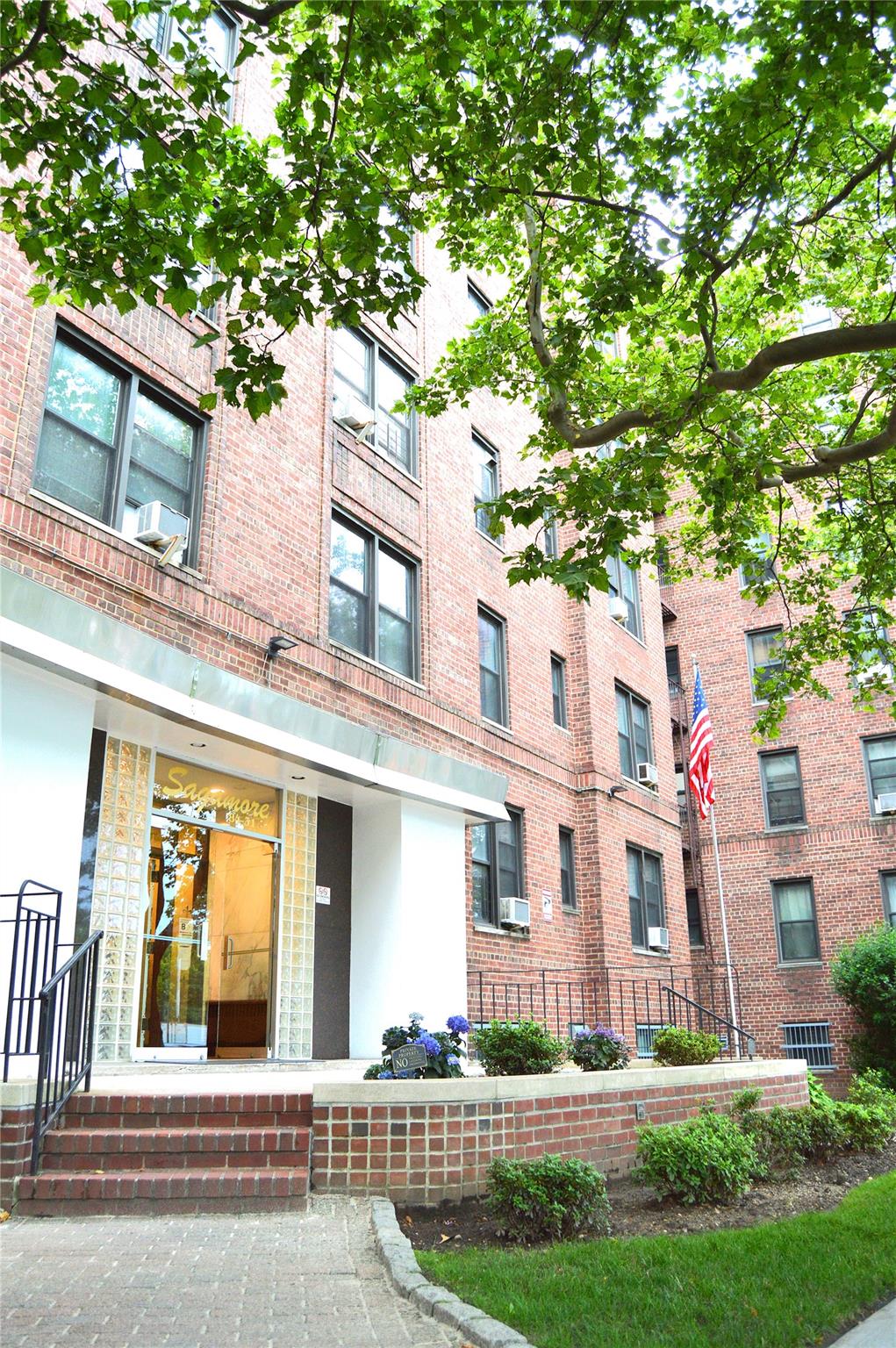 84-31 Van Wyck Expressway # 5F, Briarwood, NY 11435