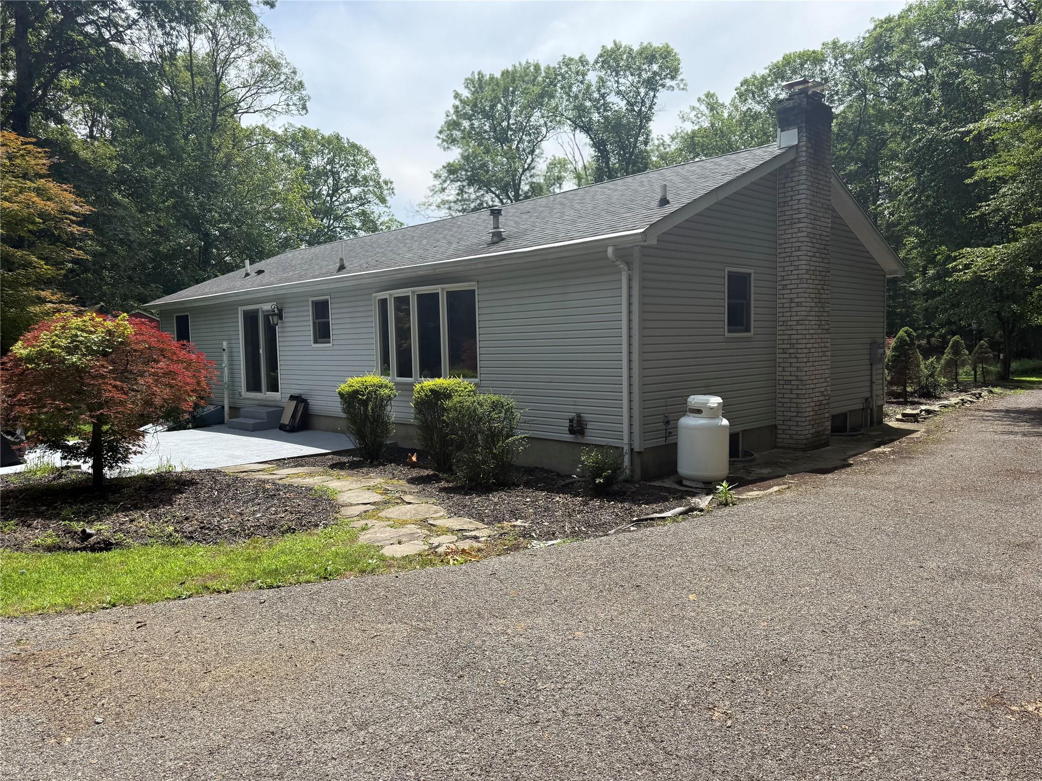 44 Pantelop Road, Bloomingburg, NY 12721