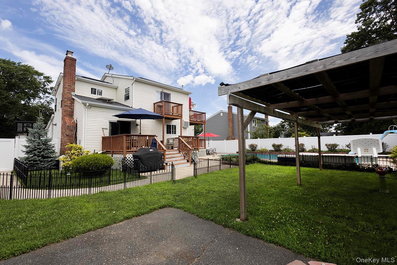 42 Adobe Drive, Shirley, NY 11967