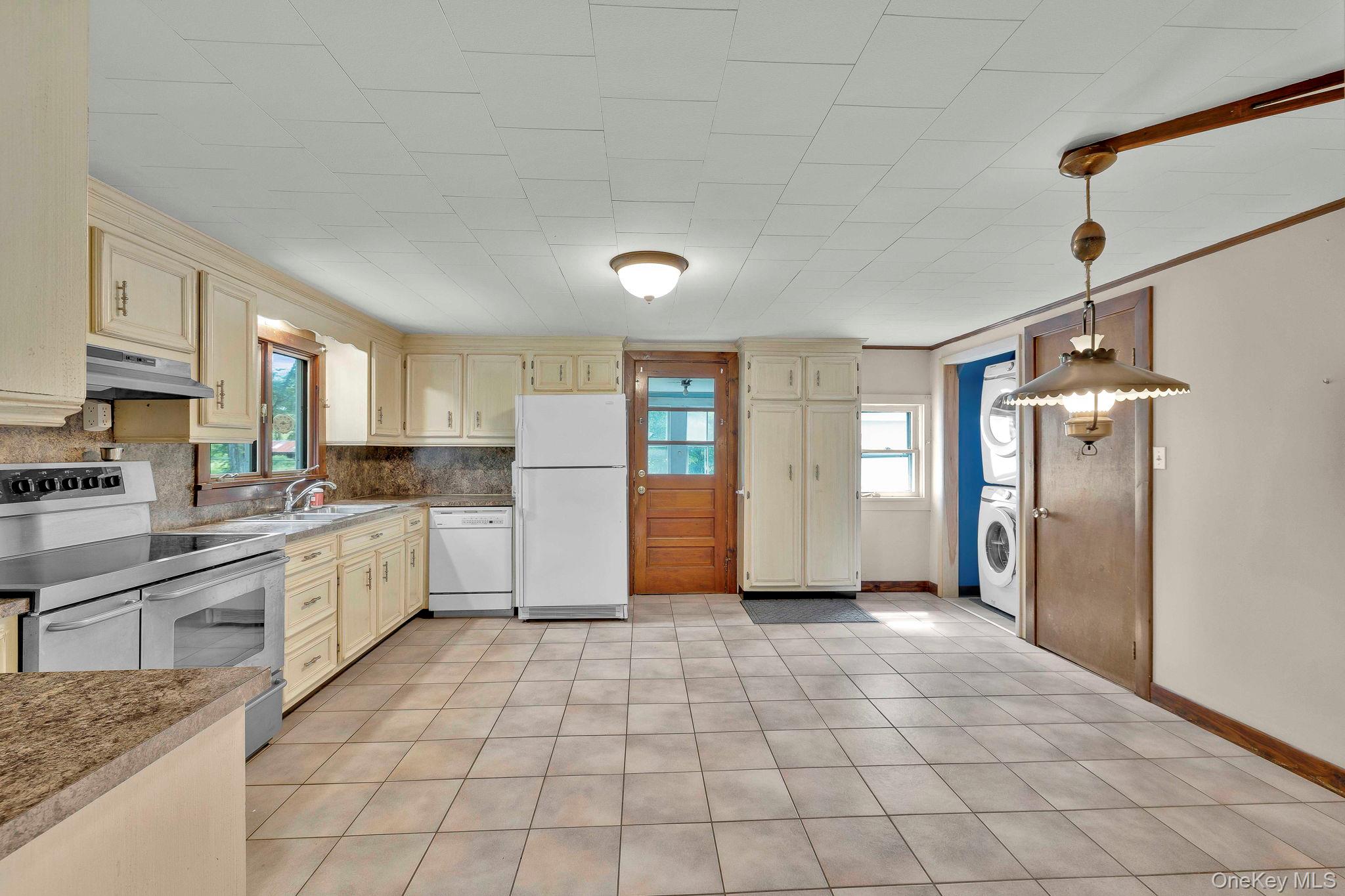 767 Cherrytown Road, Kerhonkson, NY 12446