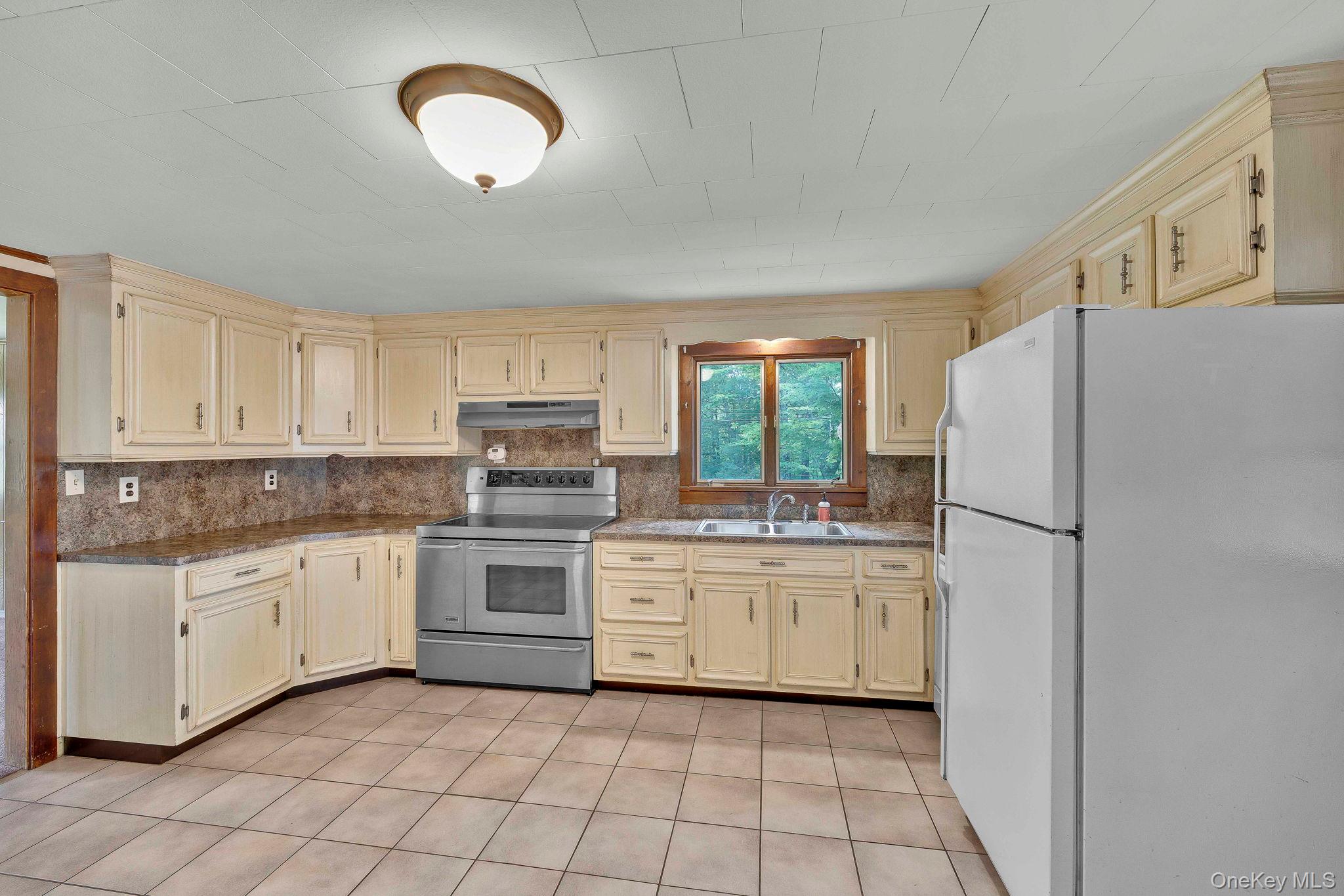 767 Cherrytown Road, Kerhonkson, NY 12446