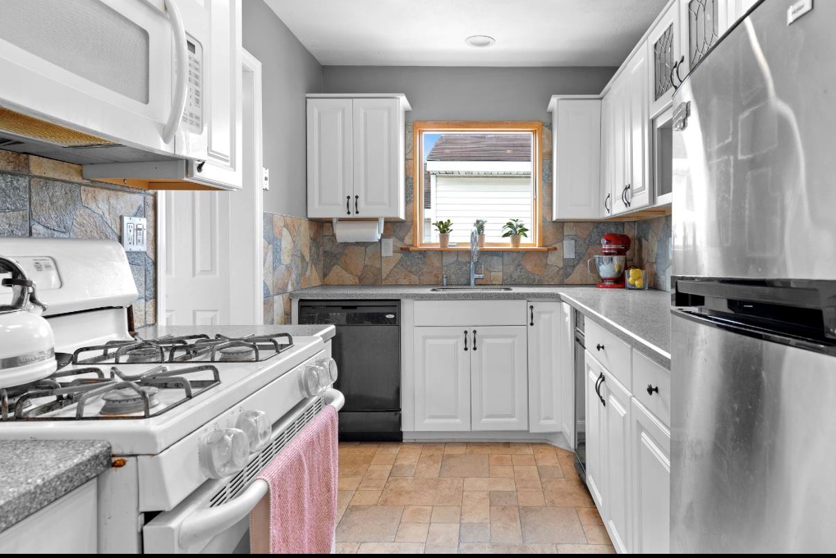 881 Surf Street, Lindenhurst, NY 11757