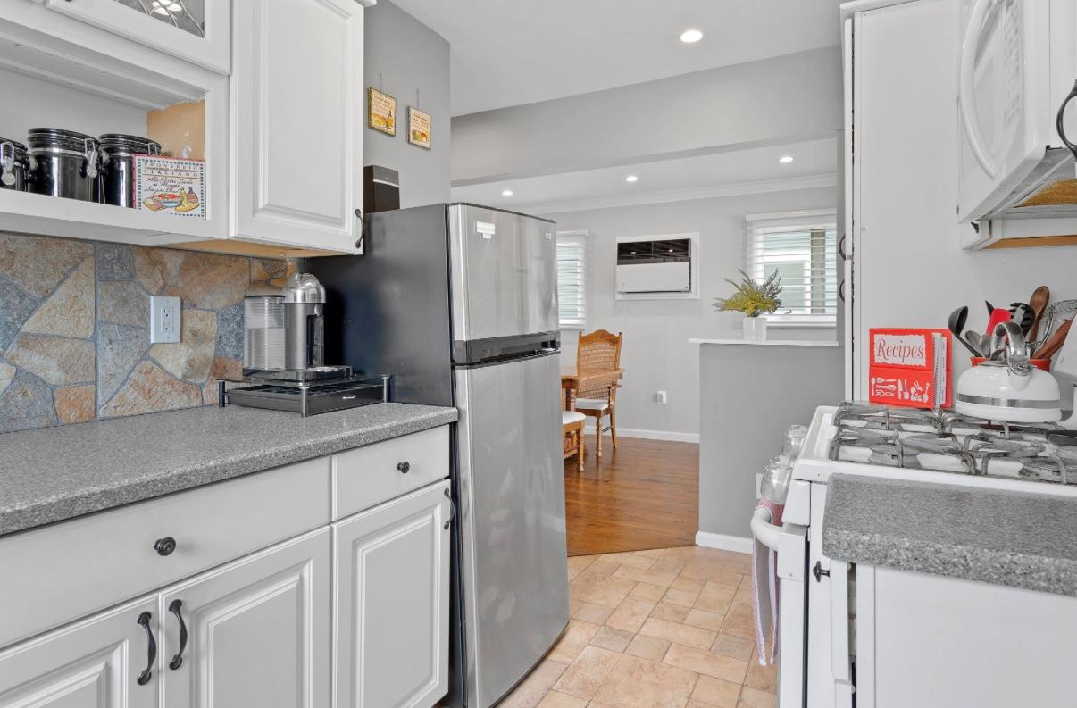 881 Surf Street, Lindenhurst, NY 11757