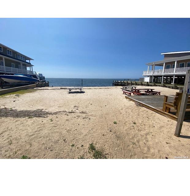 881 Surf Street, Lindenhurst, NY 11757