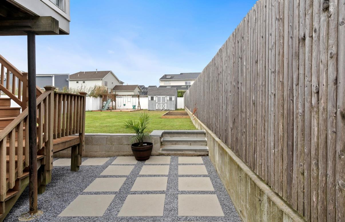 881 Surf Street, Lindenhurst, NY 11757