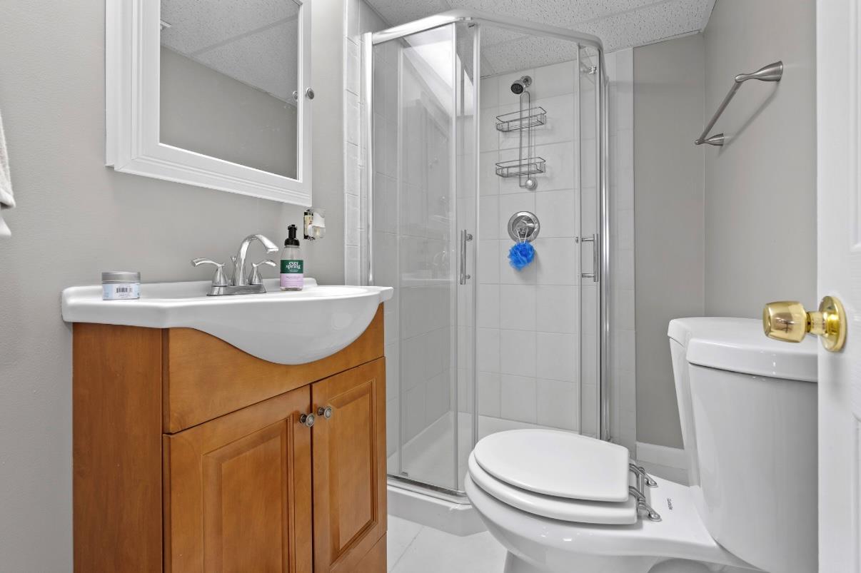 881 Surf Street, Lindenhurst, NY 11757